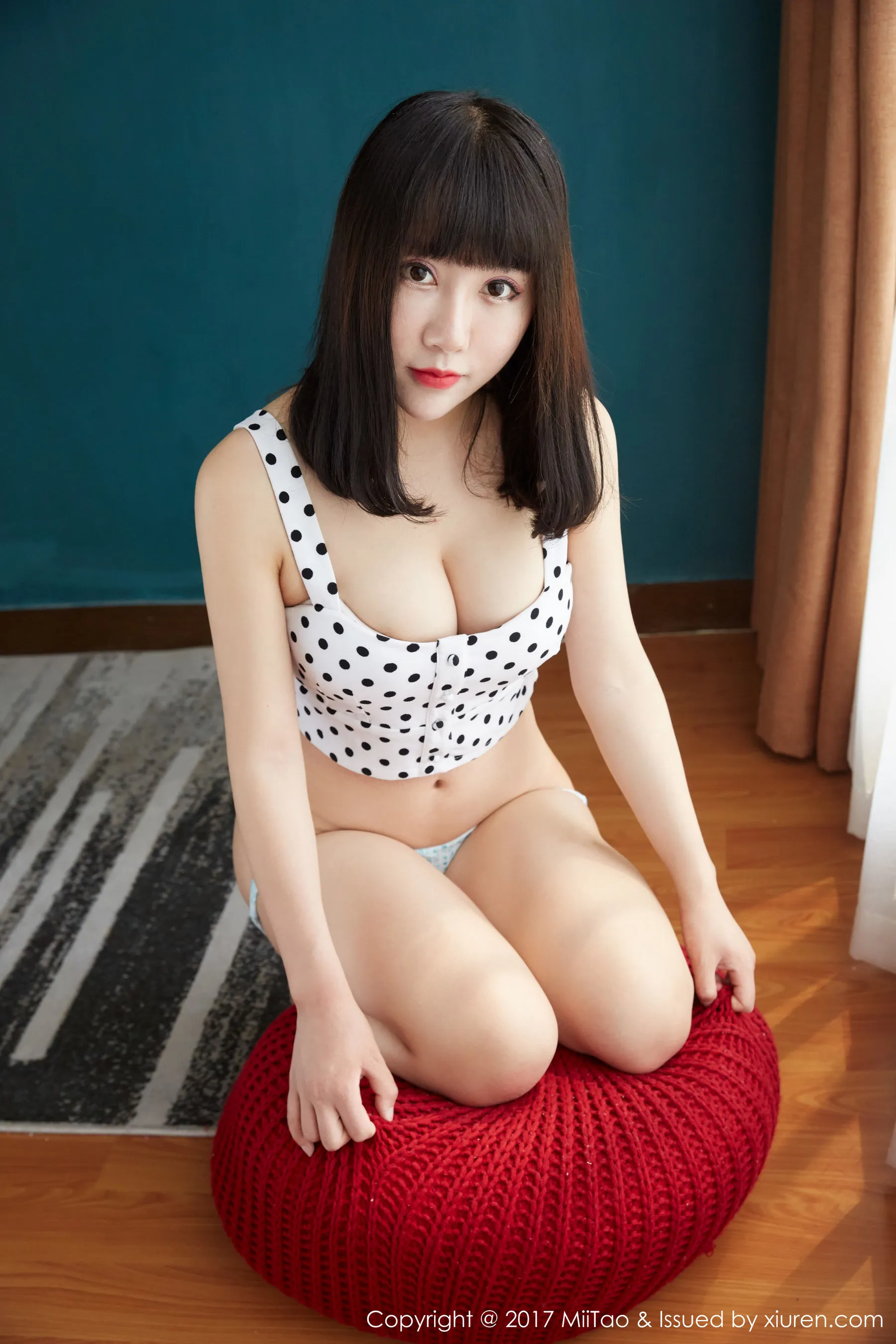 雪碧(夏笑笑)《甜美可爱的妹子，蜜桃美臀》 蜜桃社 VOL.068