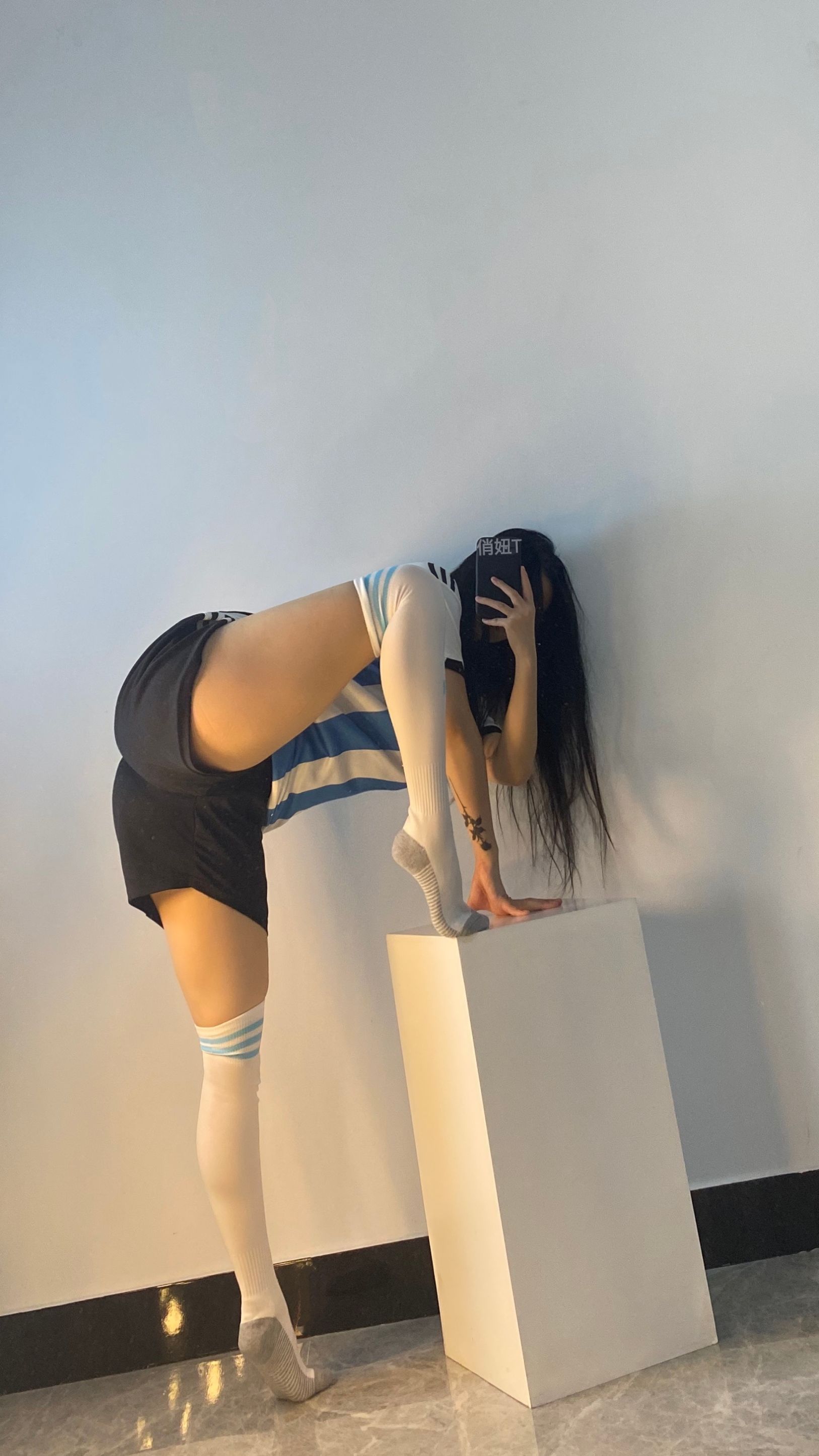 俏妞qiaoniuTT – 进来看球 [32P]