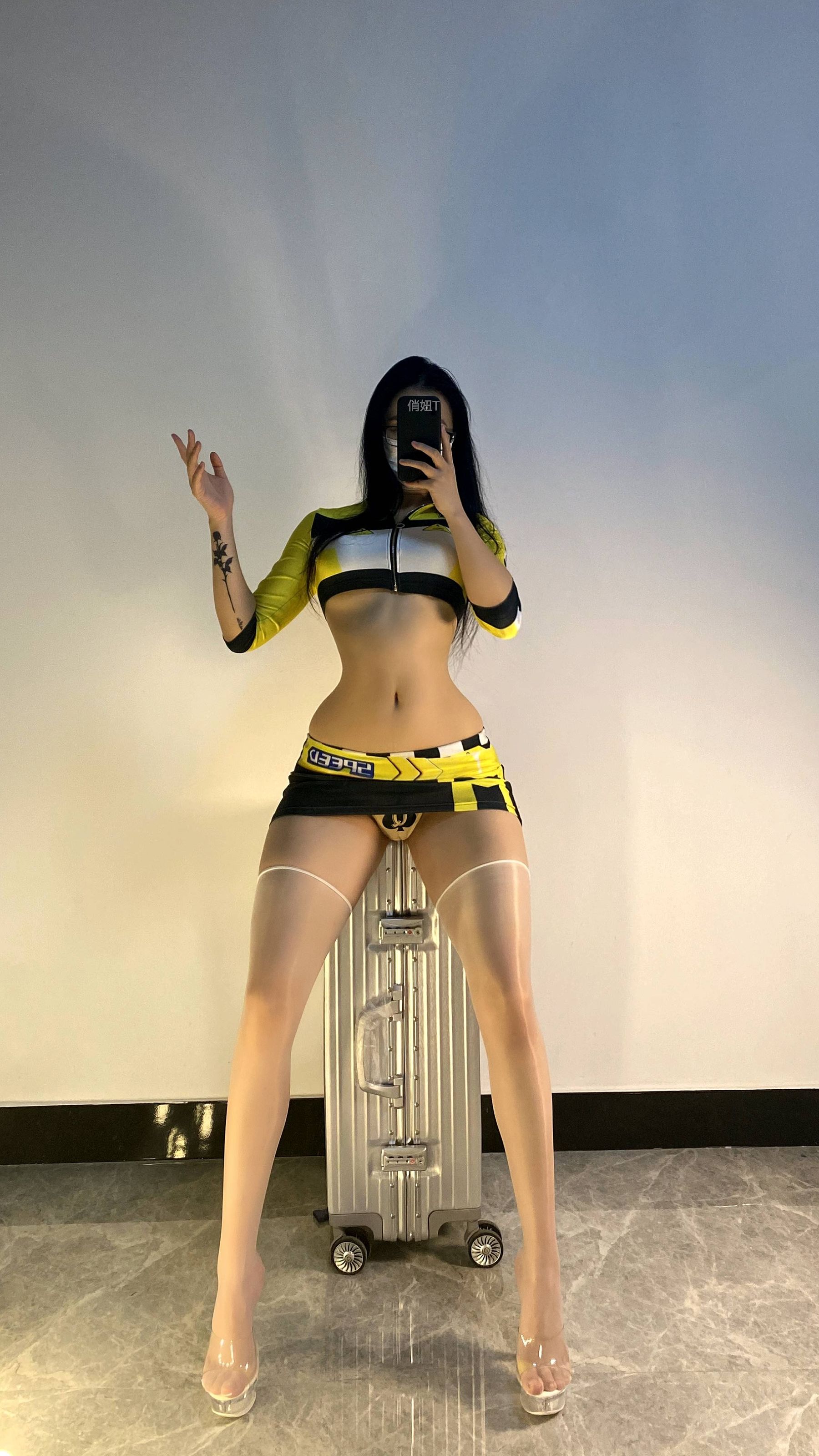 俏妞qiaoniuTT – 飙车选手 [18P]