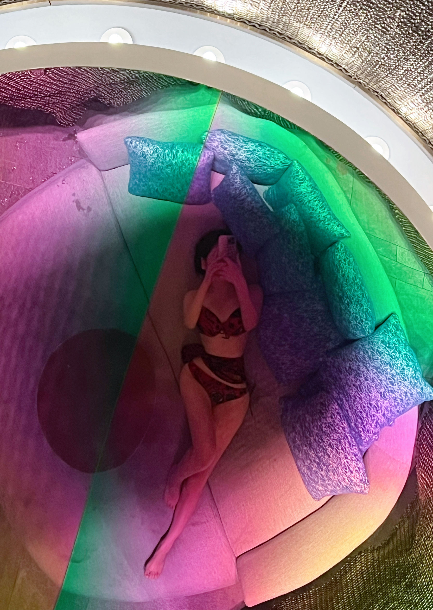 奔跑的晶骡儿 – 红色内衣 [39P]