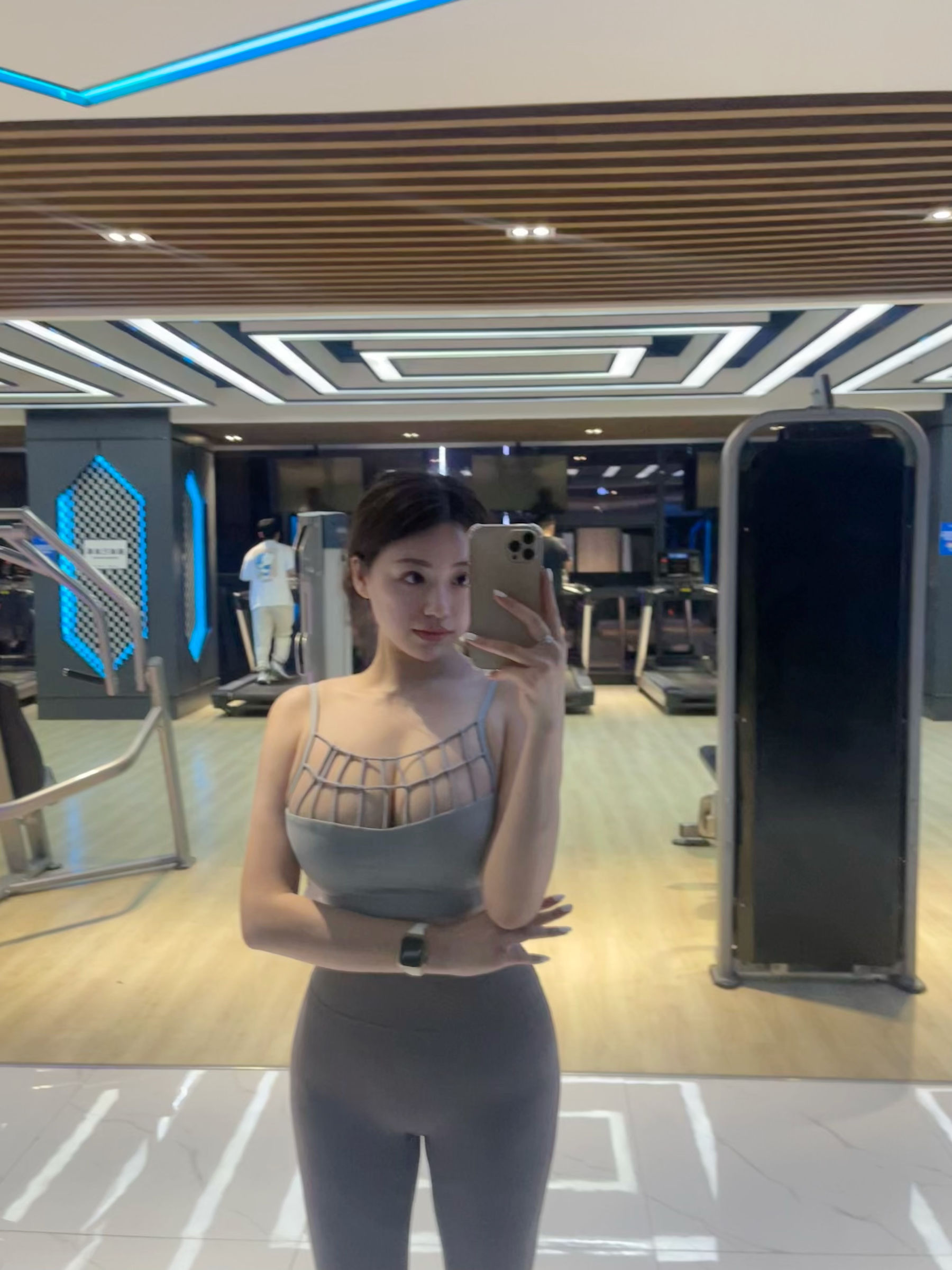 奶宝妹纸 – 打网球吗 [18P]