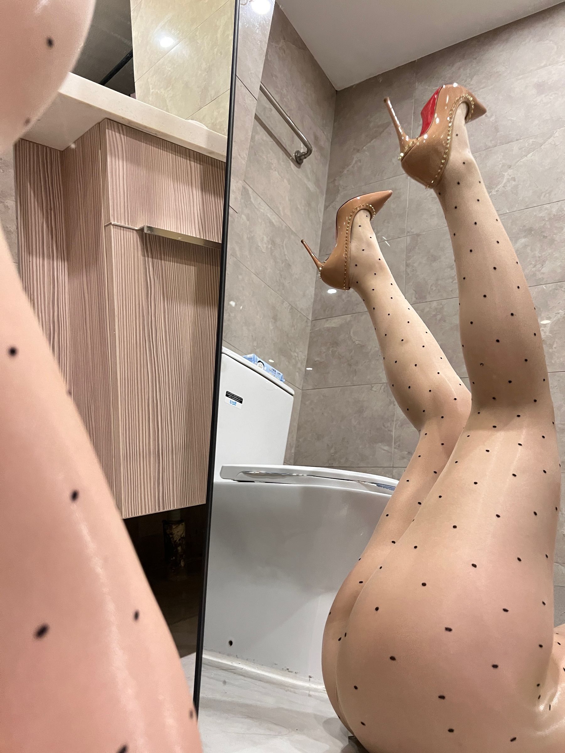 120斤的小王同学 – 浴室#装 [20P]