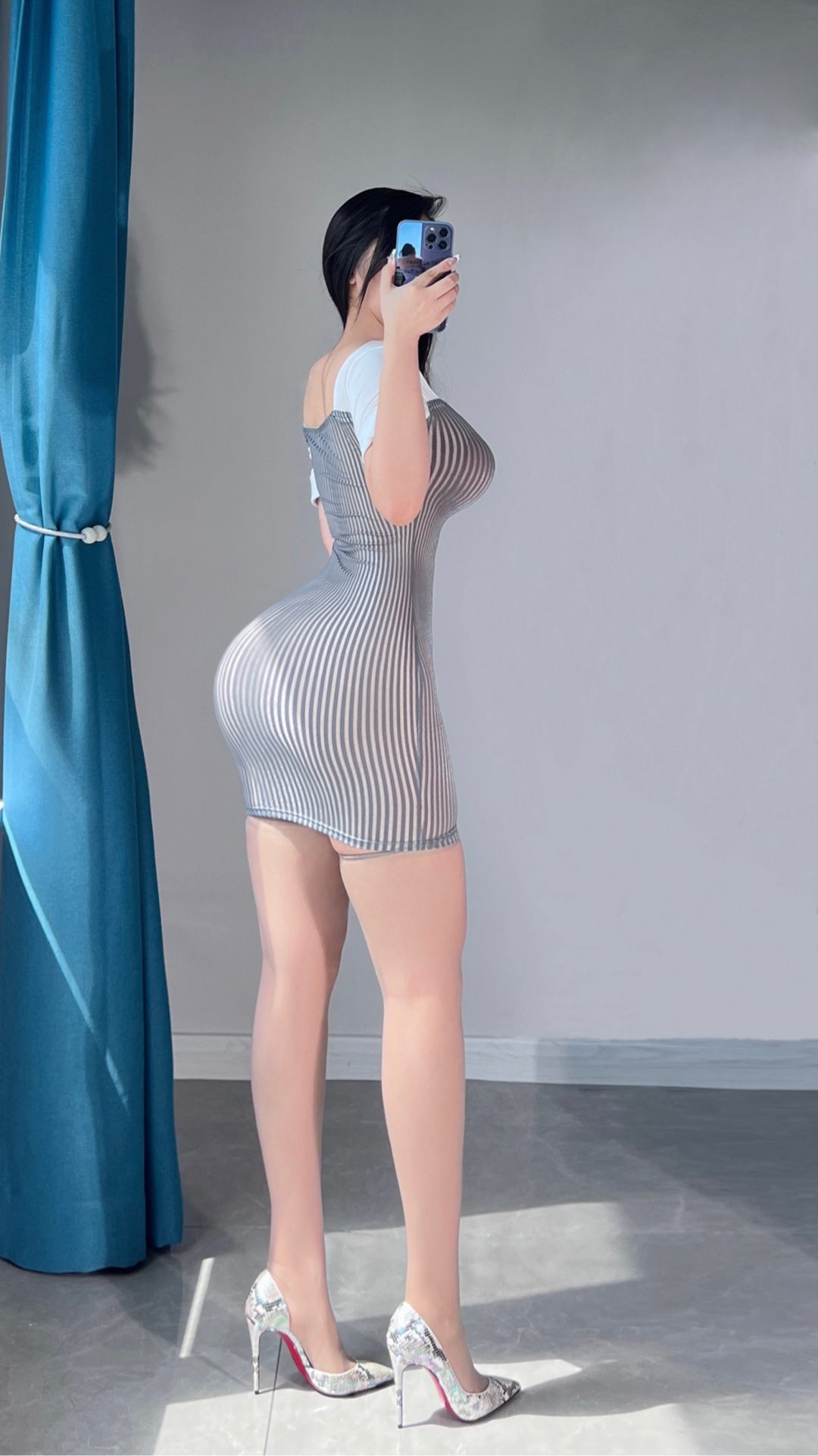 120斤的小王同学 – 职业装 [17P]