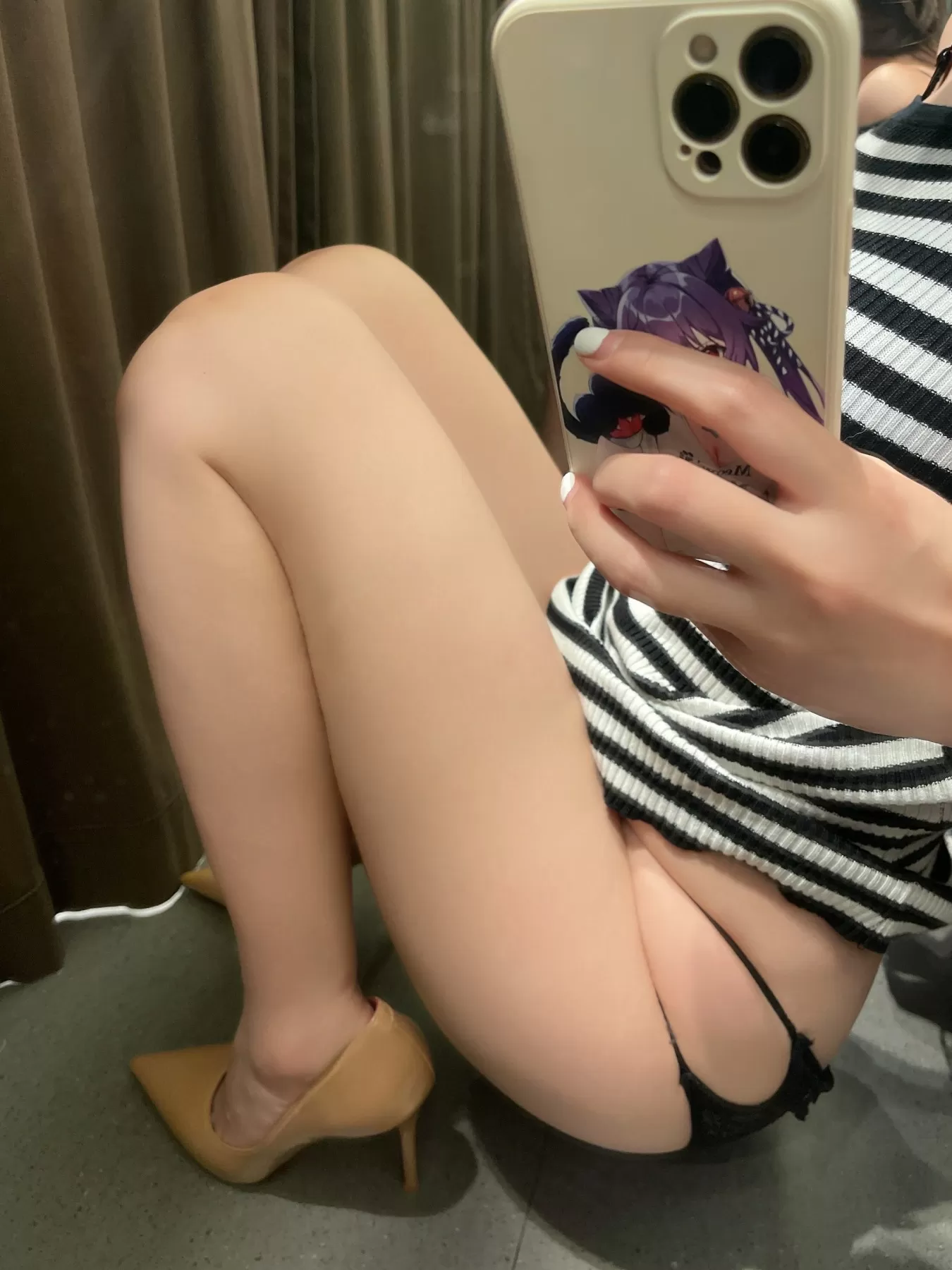 奶宝妹纸 – 试衣间 [20P]