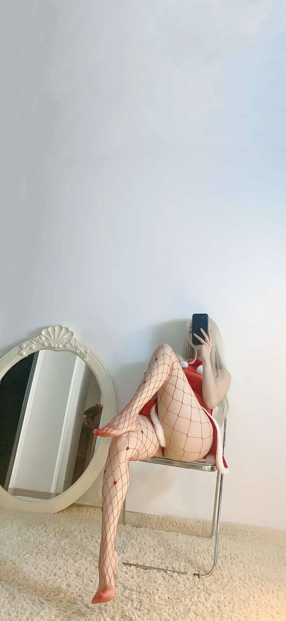 俏妞qiaoniuTT – 红色网丝 [14P]