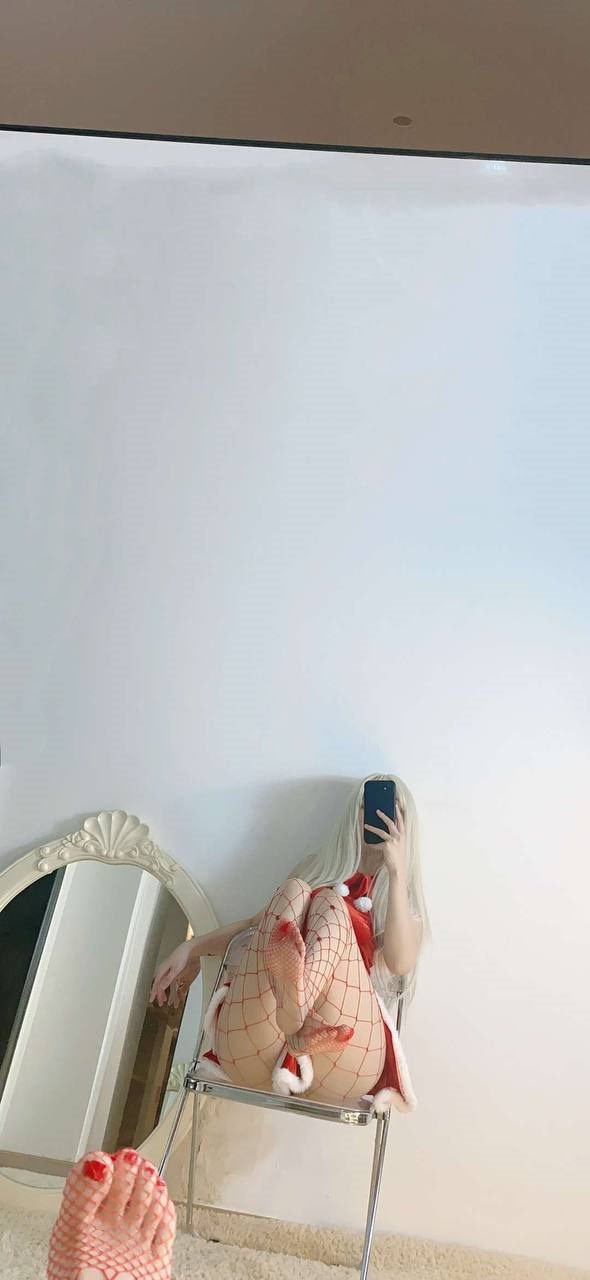 俏妞qiaoniuTT – 红色网丝 [14P]