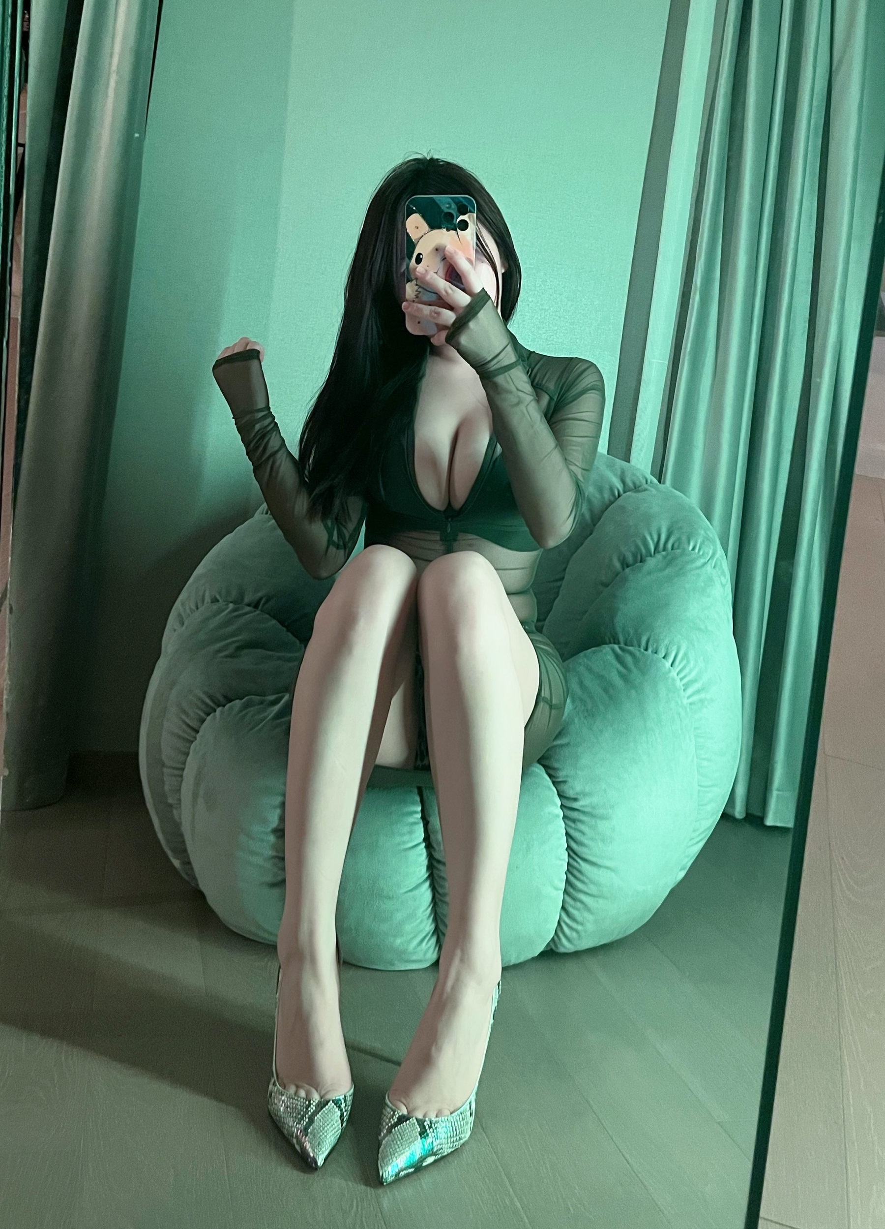 奔跑的晶骡儿 – 绿色透视装 [32P]