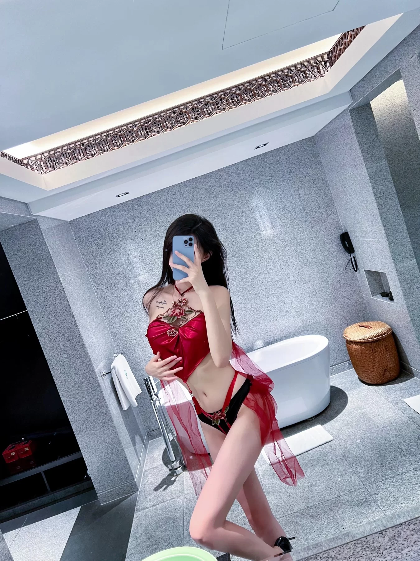 葛征 – 红色肚兜 [16P]