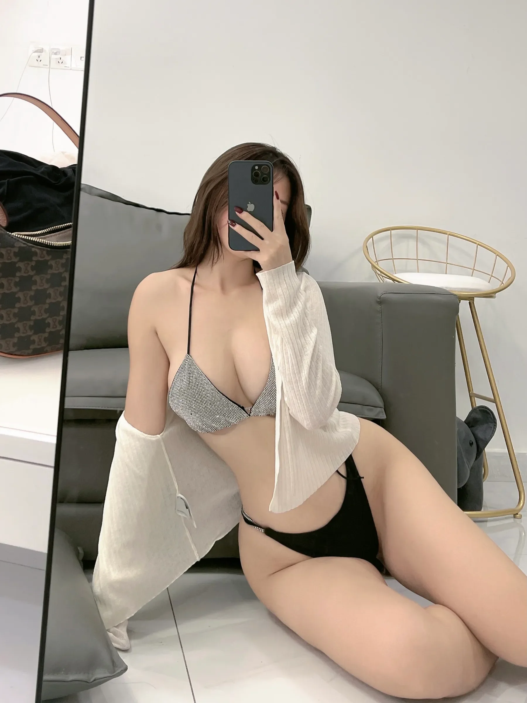 陈大小姐 – 布林布林的文胸 [20P]