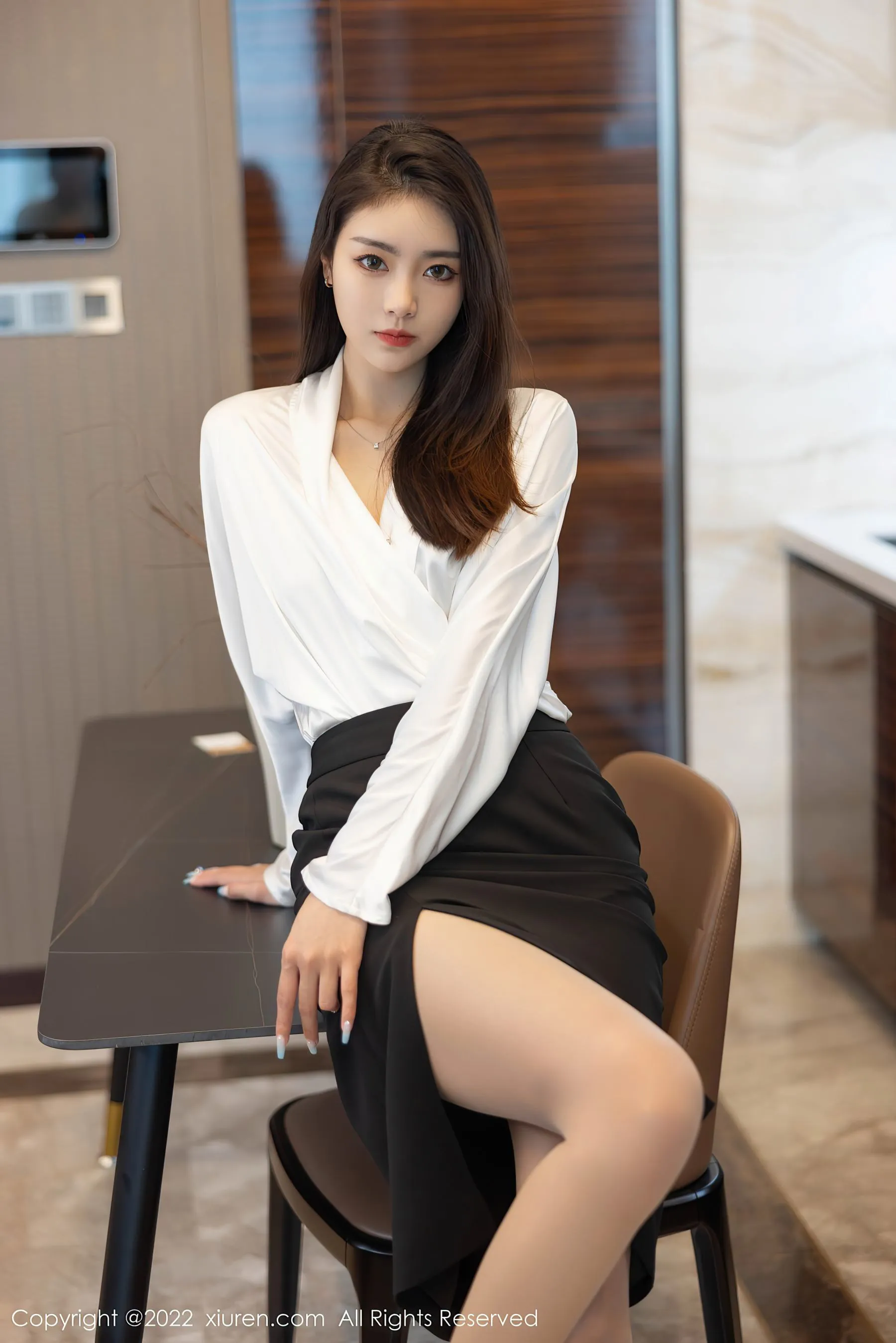 秀人网 No.4869 可樂Vicky 长发美女丝袜美腿写真