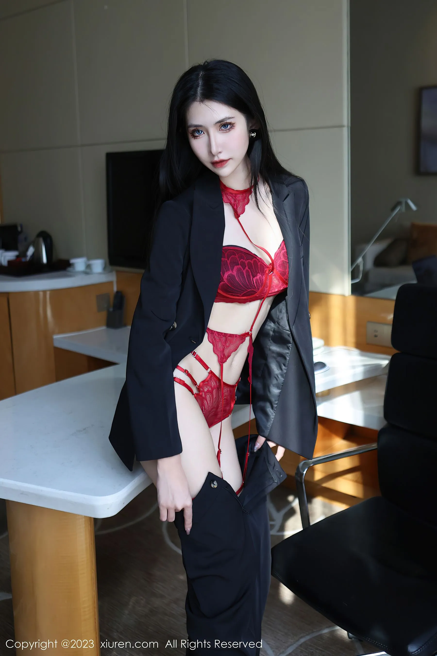 秀人网 No.6402 依娜Yina 美腿新人 插图1