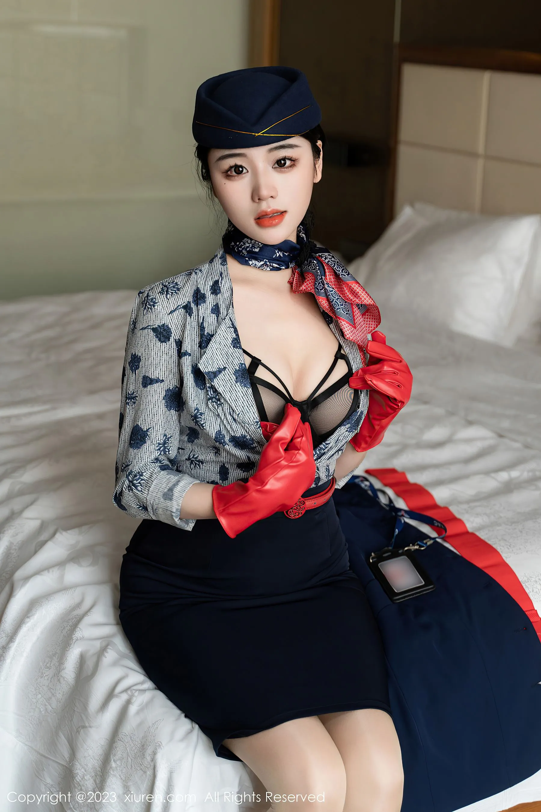 秀人网 No.6790 汐汐爱吃草莓 制服美臀