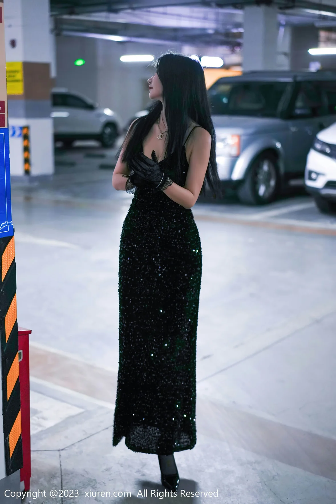 XiuRen 秀人 No.6881 laura阿姣 停车场尾随主题性感写真 [70P]