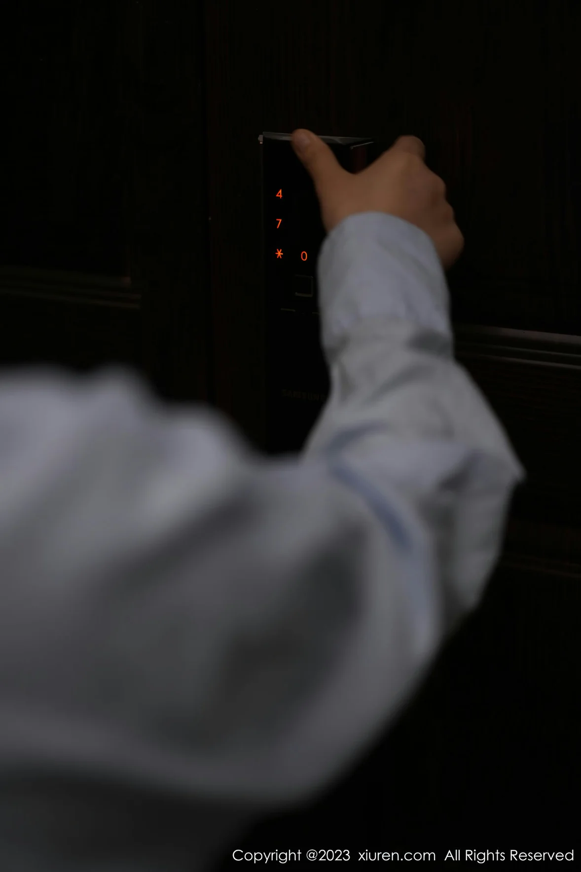 XiuRen 秀人 No.6922 laura阿姣 表弟来我家 [78P]