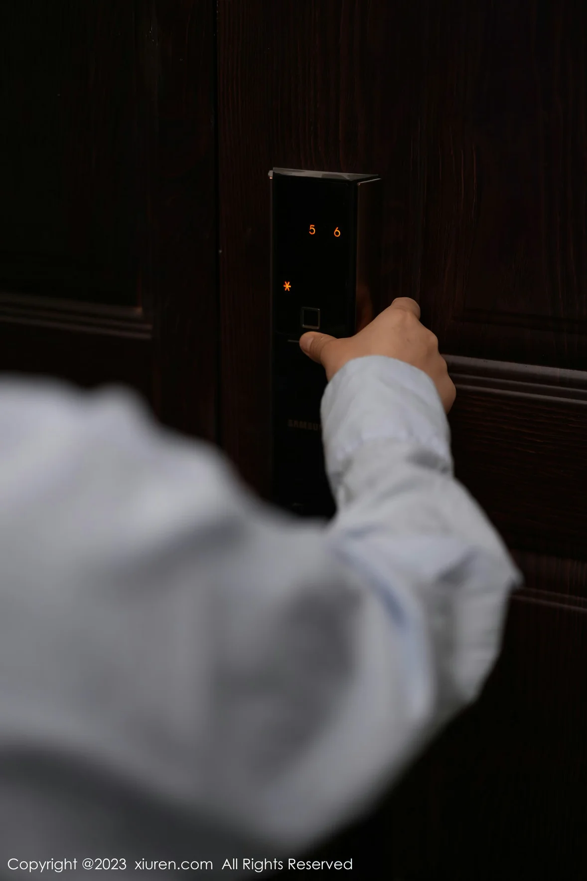 XiuRen 秀人 No.6922 laura阿姣 表弟来我家 [78P]