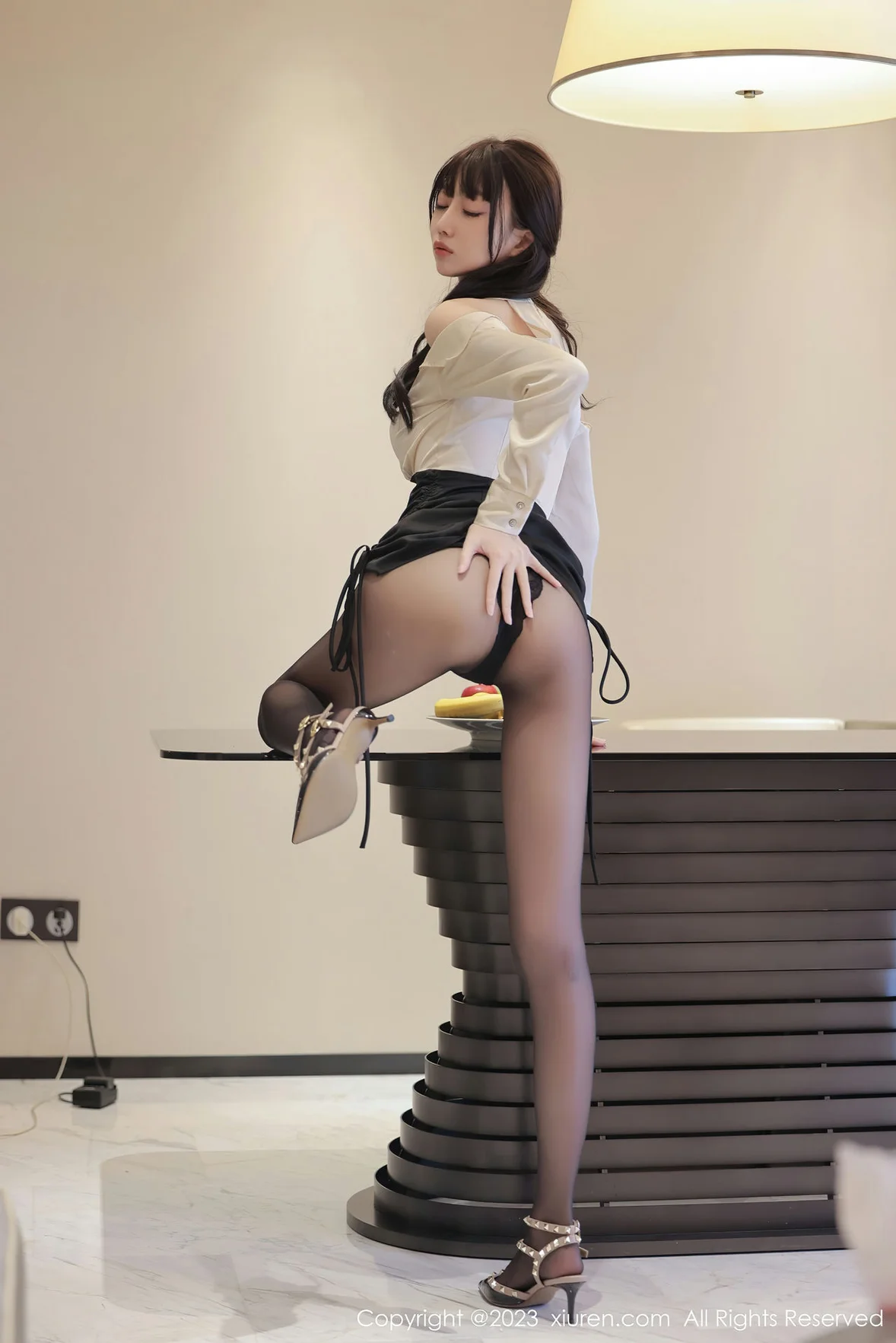 XiuRen 秀人 No.6929 玥儿玥er 魅惑黑丝广州旅拍 [69P]