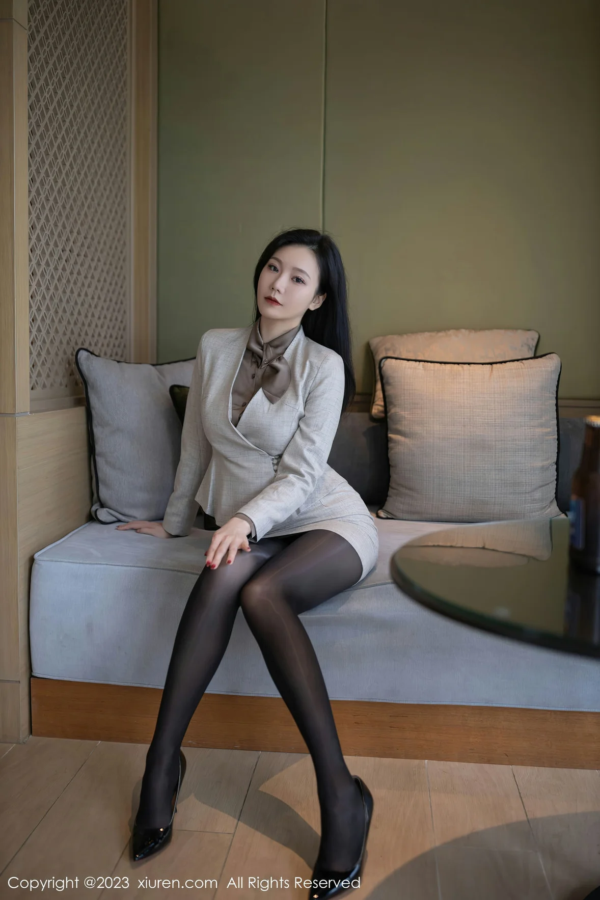 XiuRen 秀人 No.6951 安然anran 灰色职业Ol泰国旅拍 [80P]