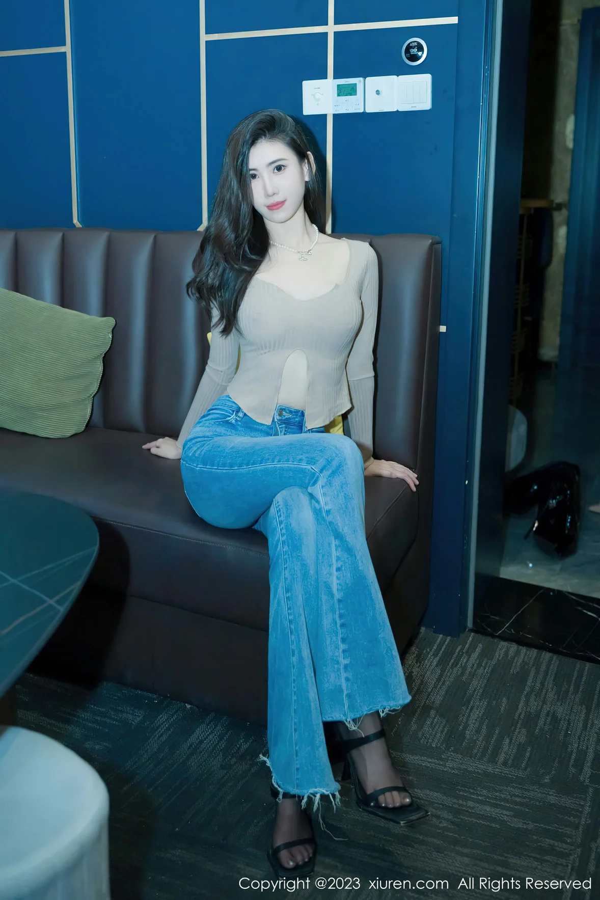 XiuRen 秀人 No.7041 章芃芃 魅惑黑丝性感写真 [56P]