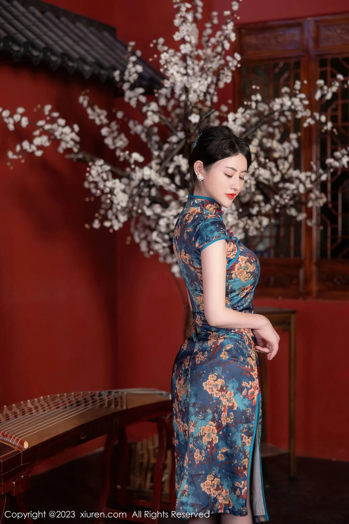 XiuRen 秀人 No.7051 诗诗kiki 蓝色图纹旗袍性感写真 [83P]