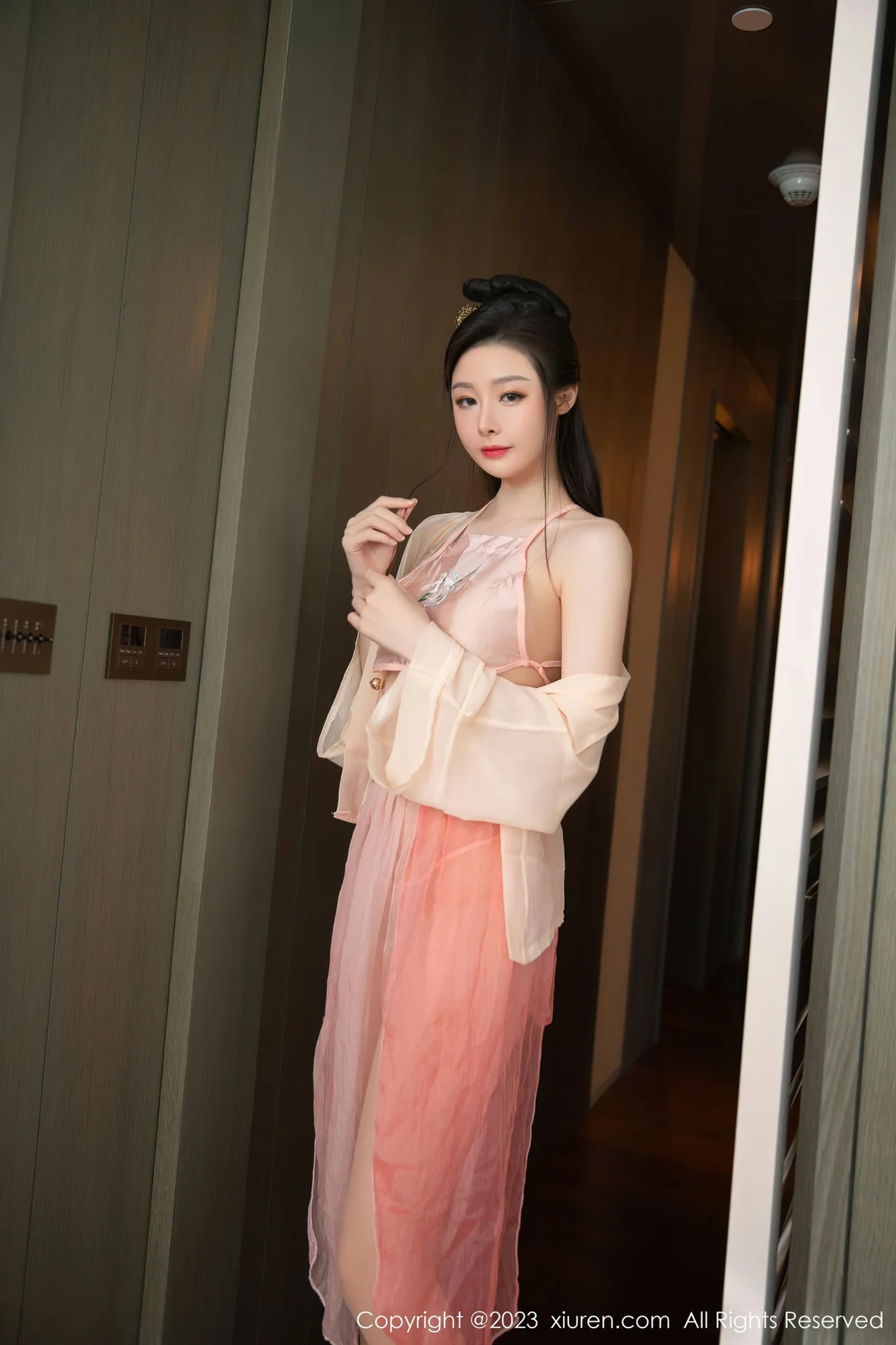 XiuRen 秀人 No.7075 是小逗逗 粉色古装性感写真 [80P]