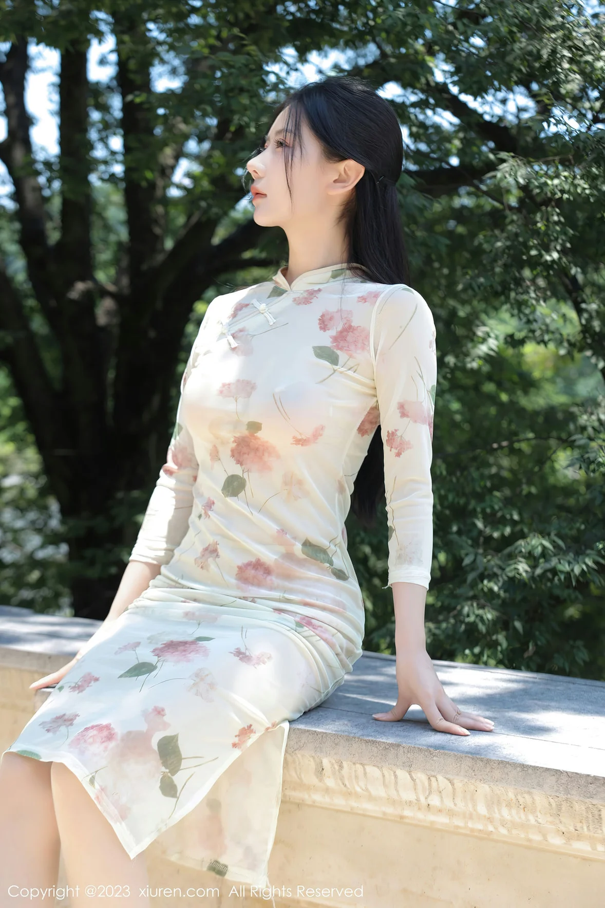 XiuRen 秀人 No.7168 尹甜甜 米色旗袍性感写真 [47P]