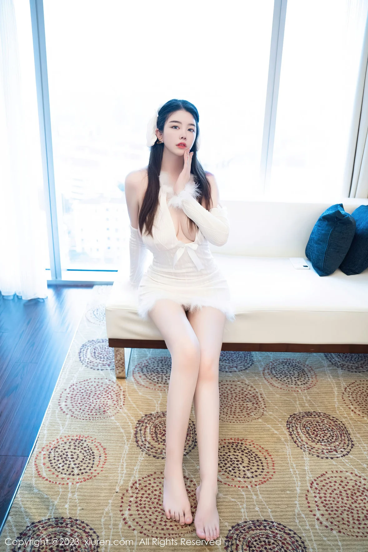 XiuRen 秀人 No.7172 樱桃小犊子 白色毛绒露肩性感写真 [56P]