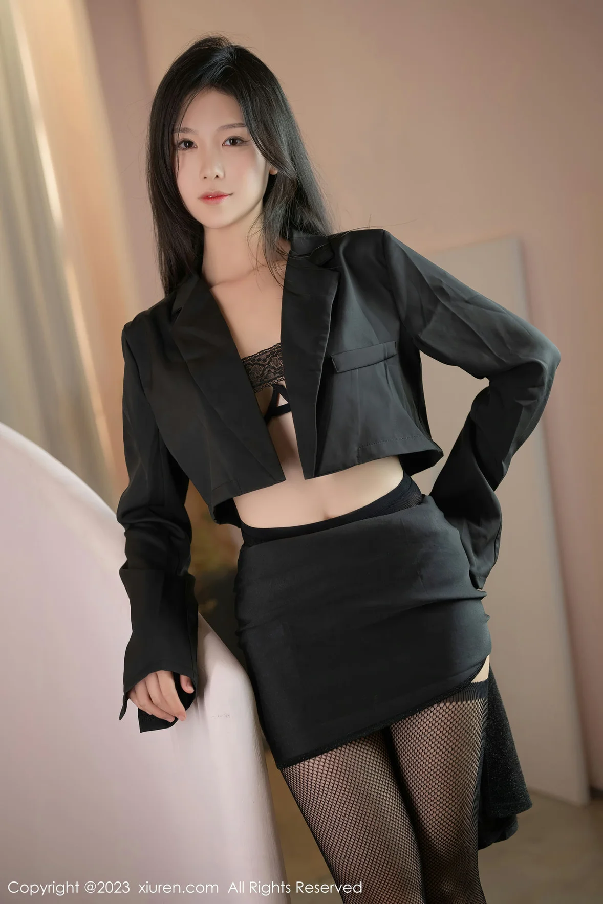 XiuRen 秀人 No.7175 利世 黑色网格袜性感写真 [45P]