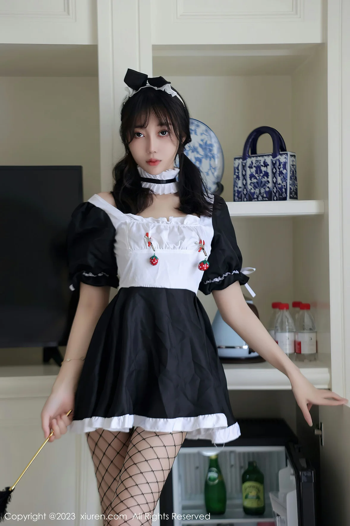 XiuRen 秀人 No.7217 玥儿玥er 黑白拼色女仆杭州旅拍 [76P]