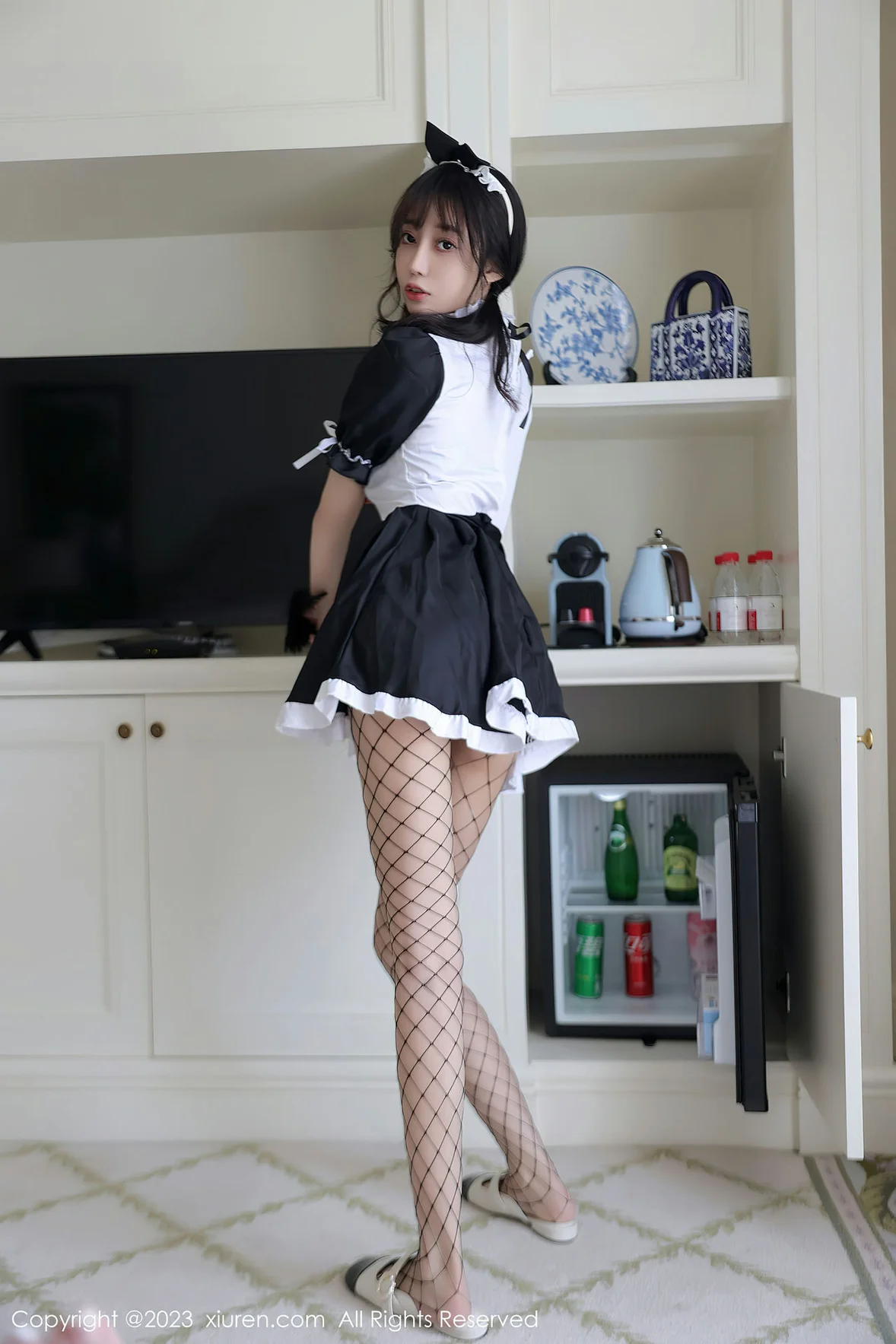 XiuRen 秀人 No.7217 玥儿玥er 黑白拼色女仆杭州旅拍 [76P]