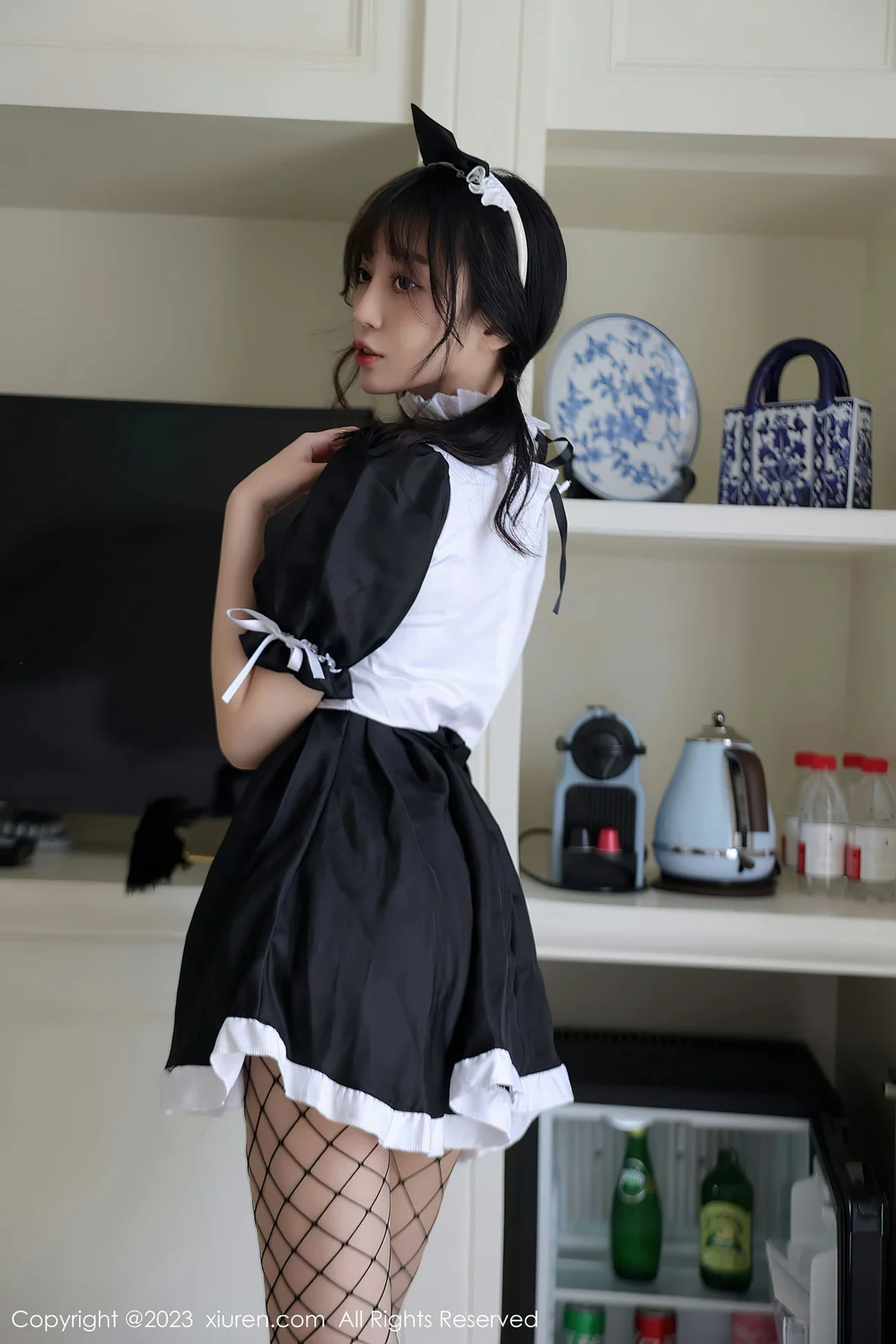 XiuRen 秀人 No.7217 玥儿玥er 黑白拼色女仆杭州旅拍 [76P]