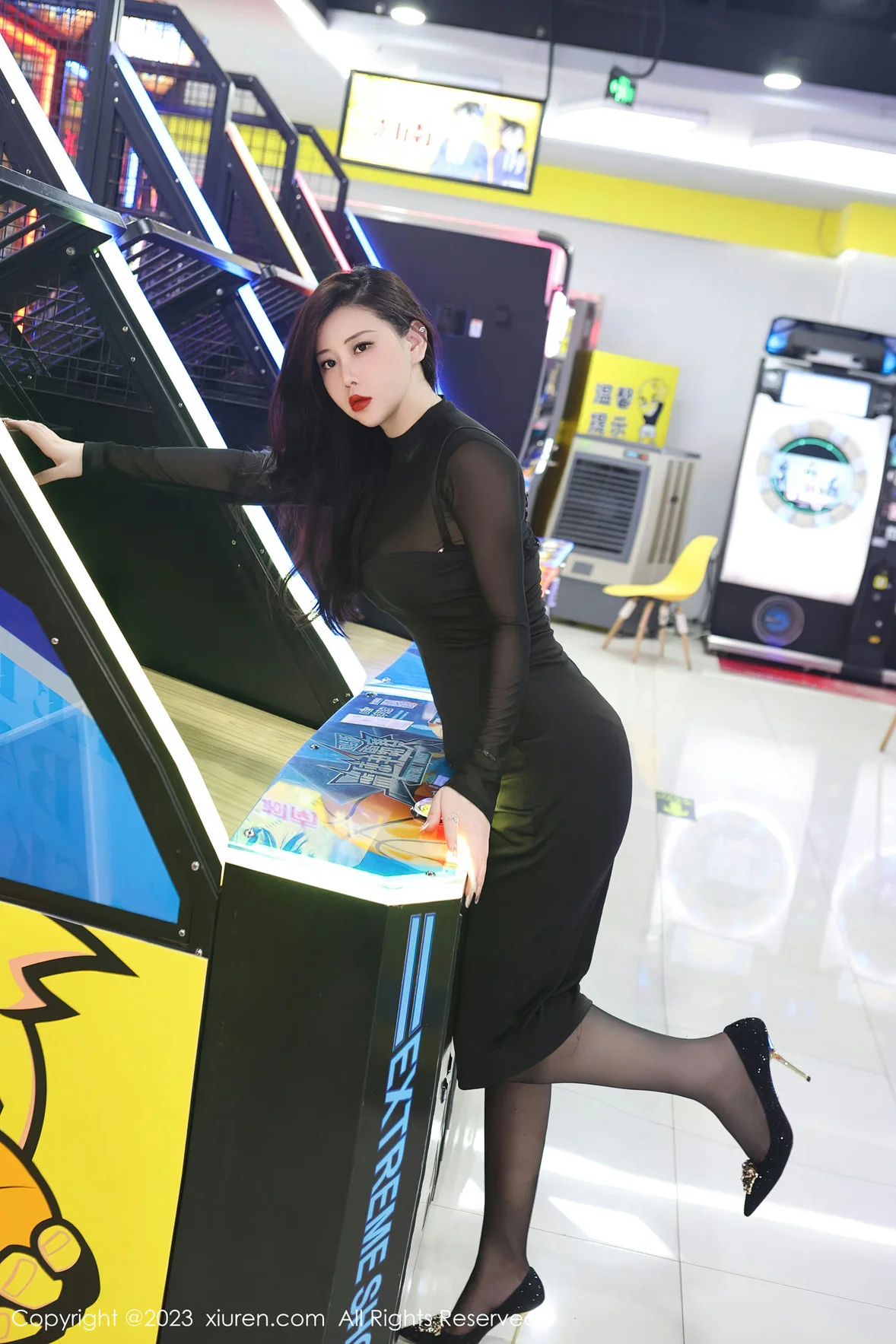 XiuRen 秀人 No.7230 王婉悠Queen 电玩城黑色薄纱性感写真 [72P]