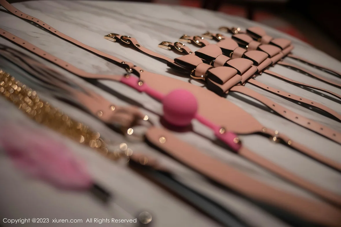 秀人网 No.7399 幼幼 多面视角演绎性感写真 [83P]