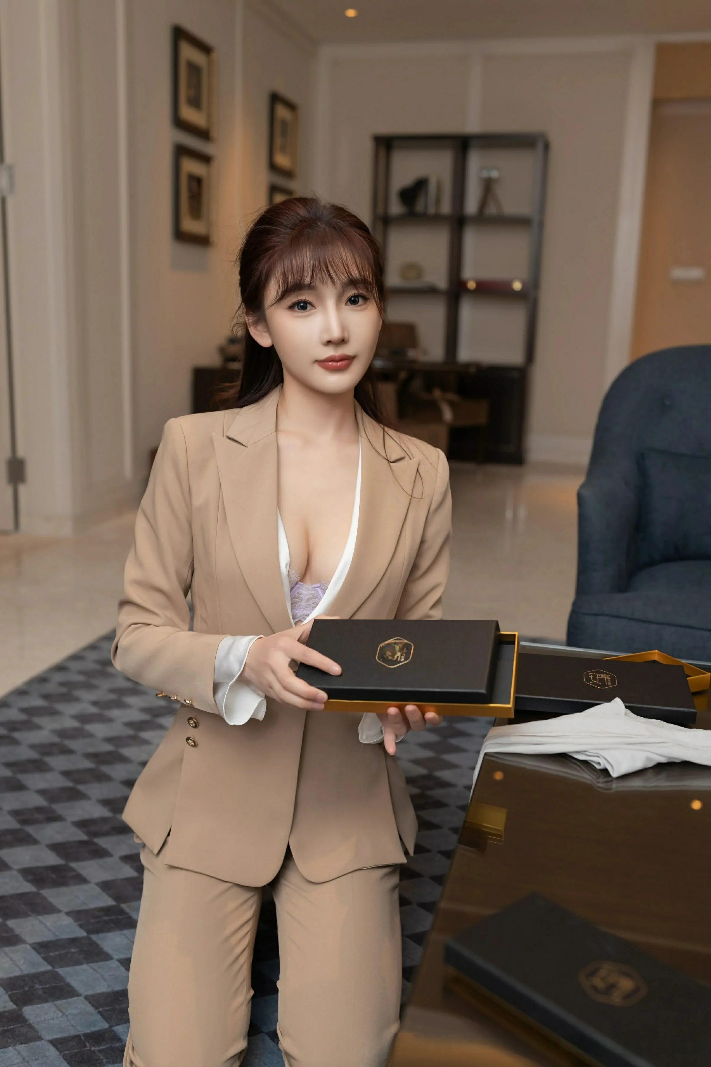 XiuRen 秀人 No.9881 陆萱萱 [82P]