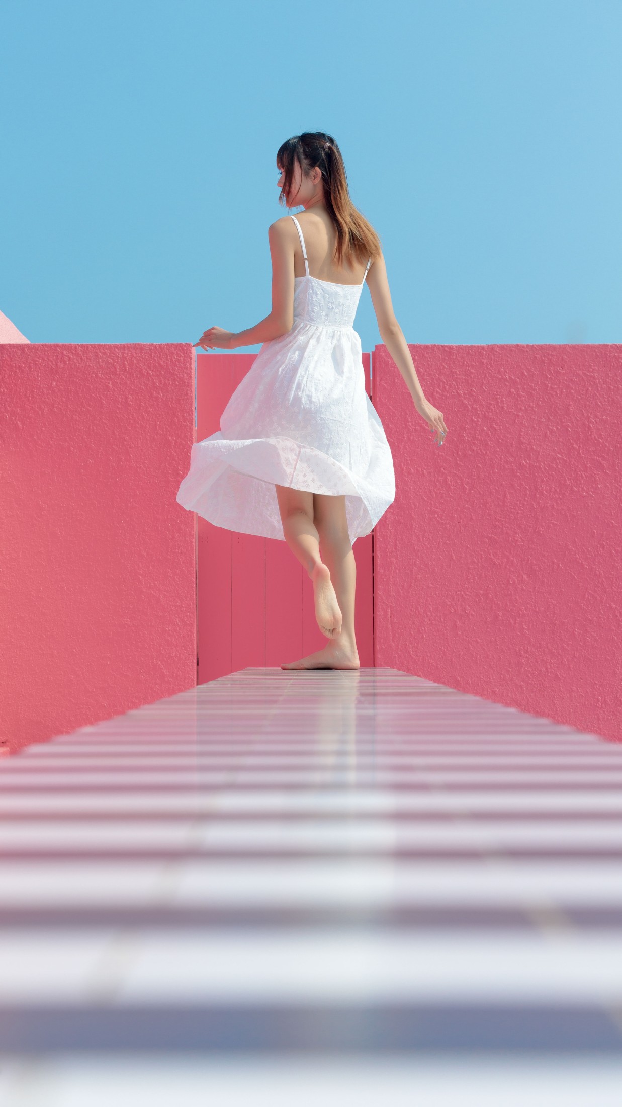 兔子Zzz不吃胡萝卜 – 《彩色迷宫》[32P]