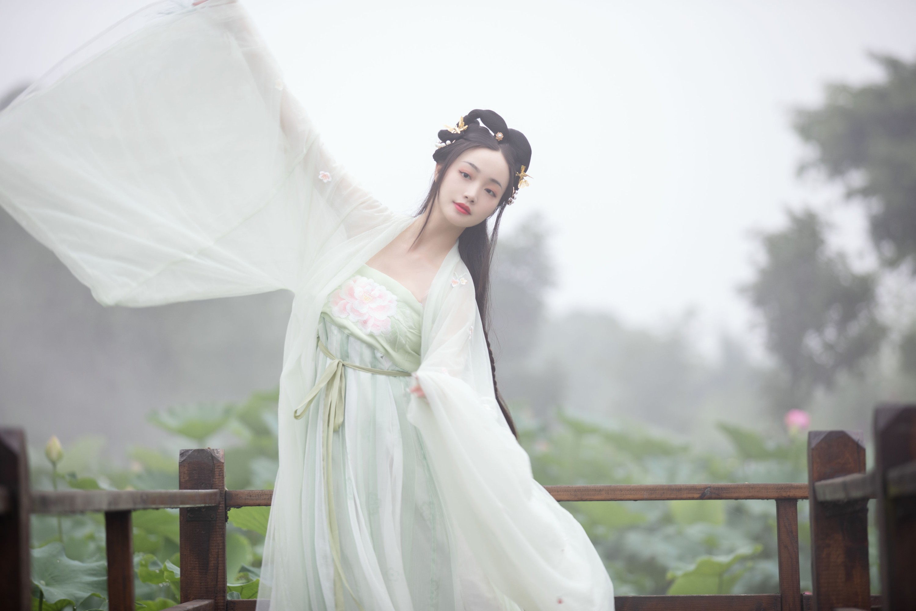 凌子兮 – 《荷》[24P]