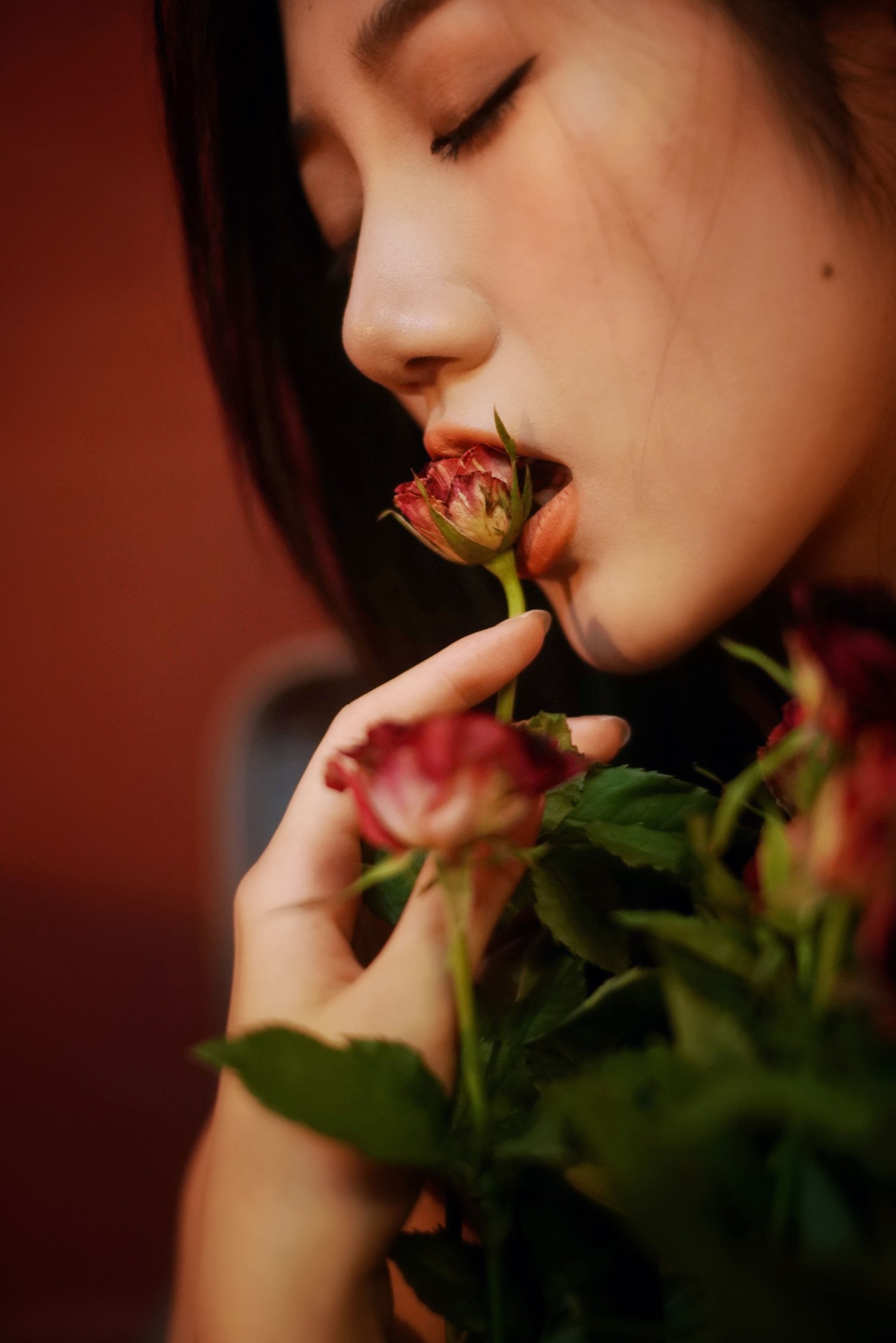 o1ne万 – 《孤寂的玫瑰之旅》[28P]