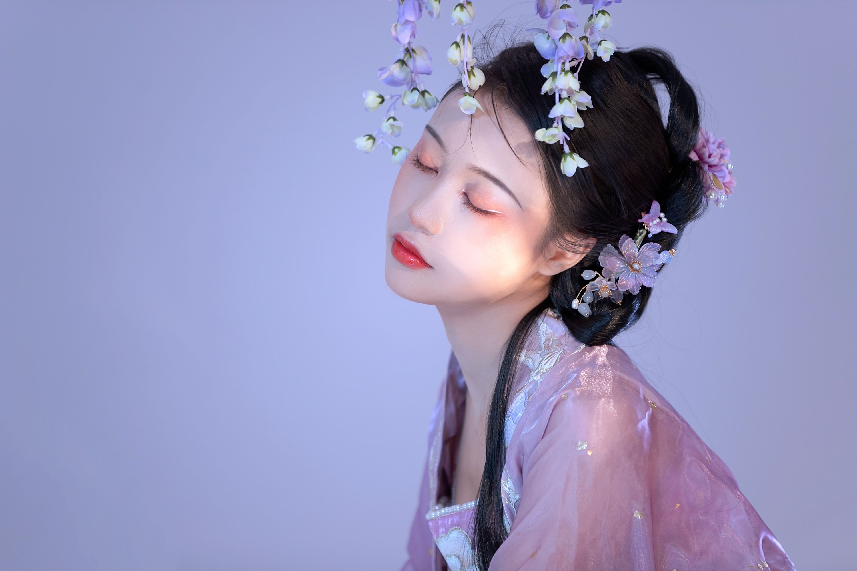 梨一依 – 《镜花水月》[24P]