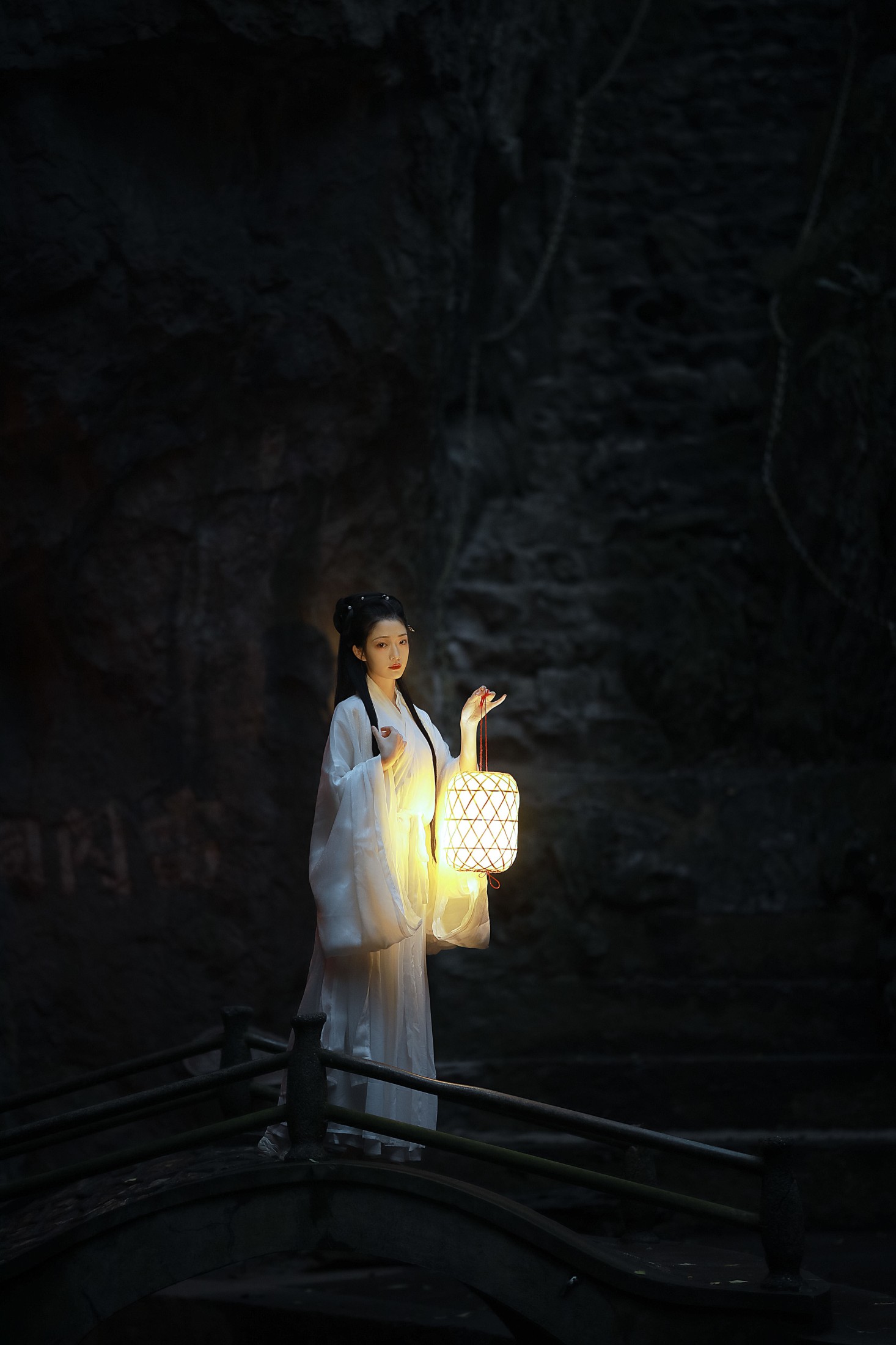 小呆同学 – 《风雨夜归人》[24P]