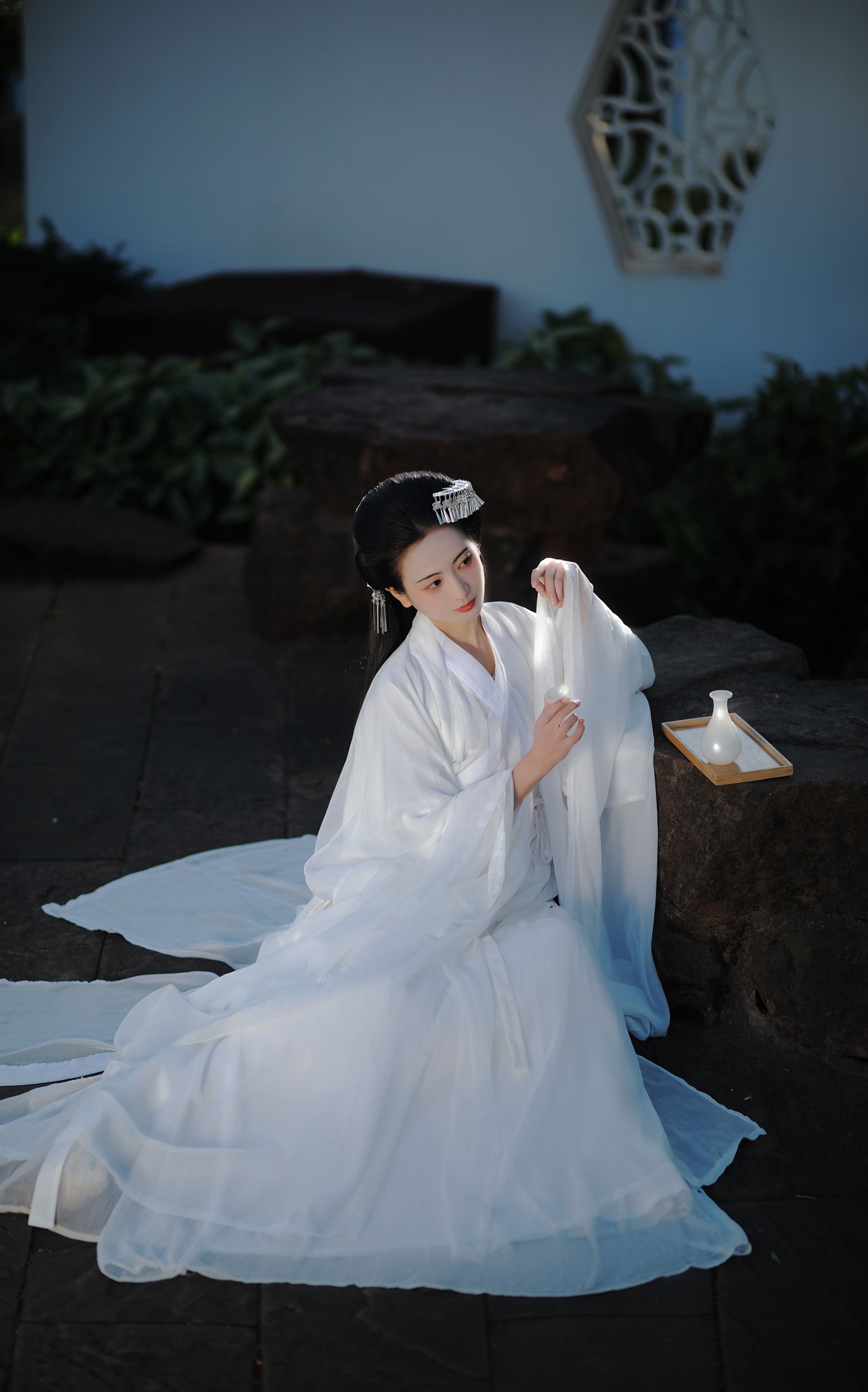 瑜瑾 – 《皑如山上雪皎若云间月》[25P]