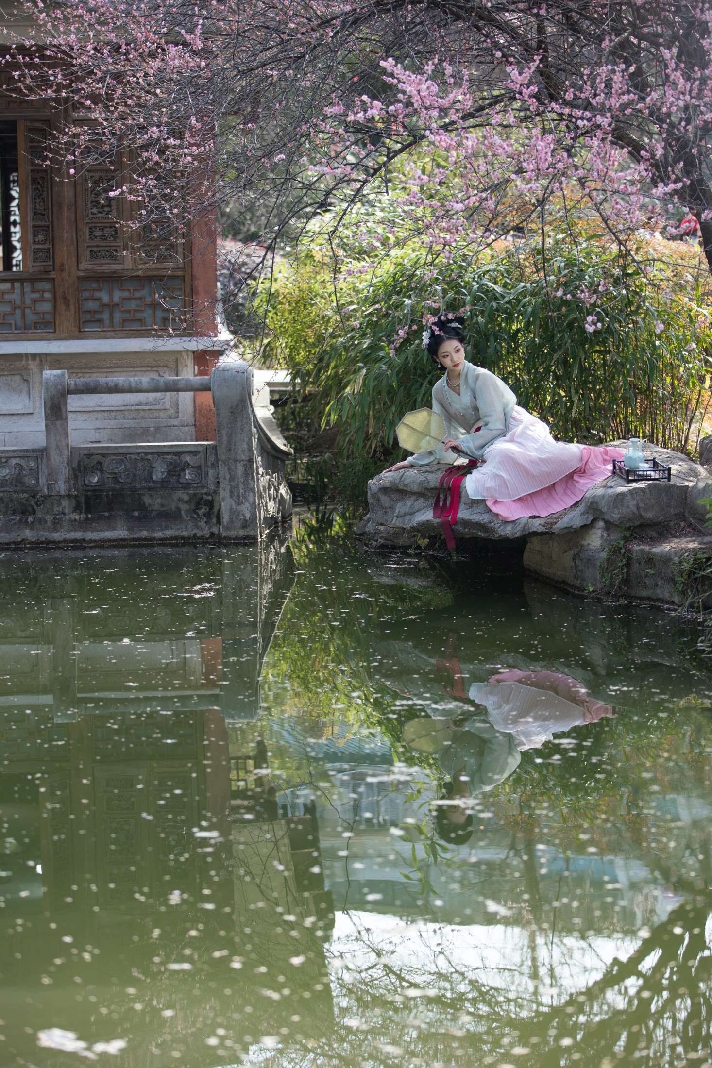 晚江亭 – 《却把青梅嗅》[32P]