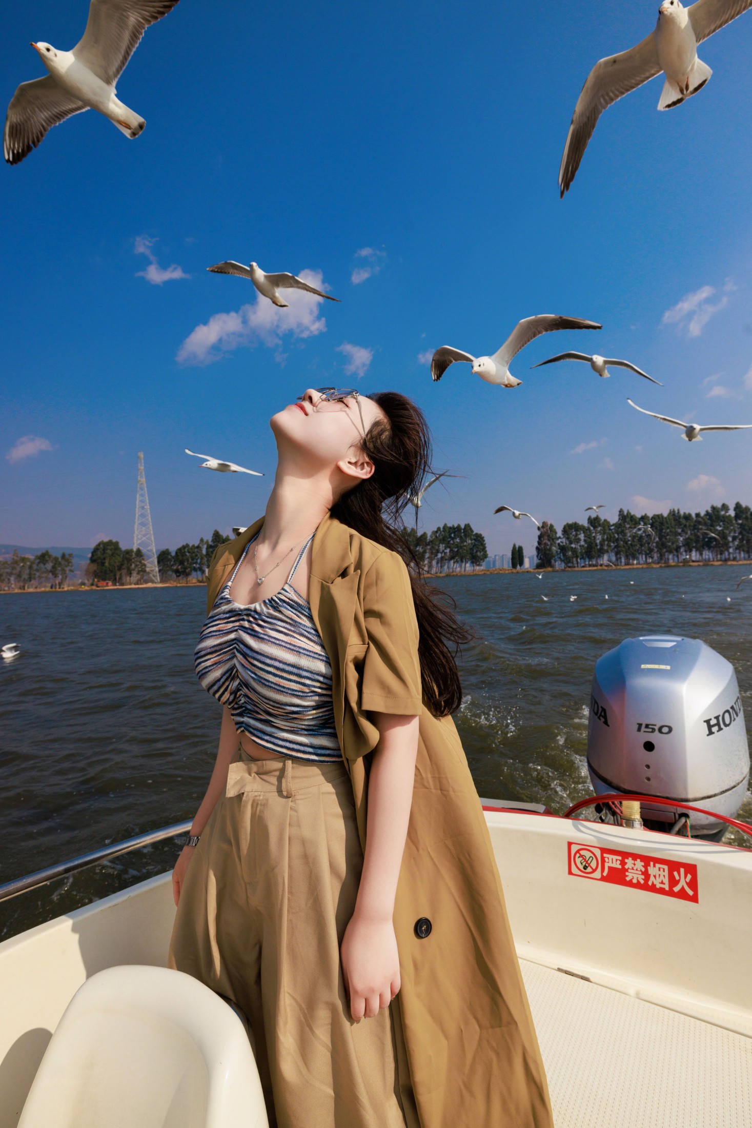 裴同学 – 《游艇》[28P]