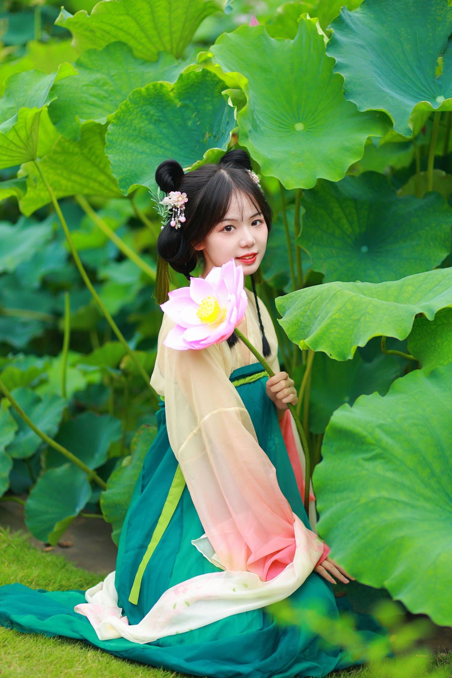 暮烟色CC – 《荷塘少女》[27P]