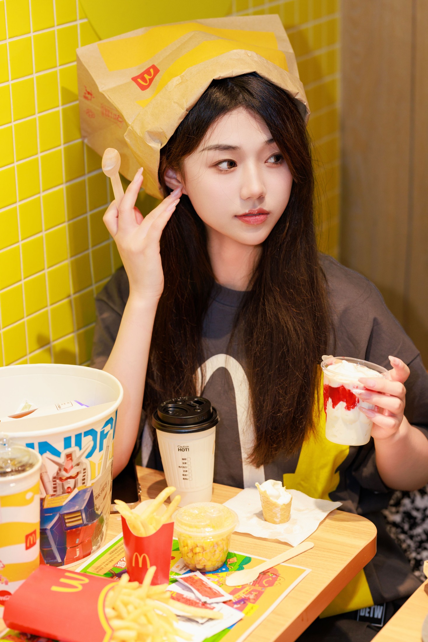 裴同学 – 《麦当当劳》[23P]