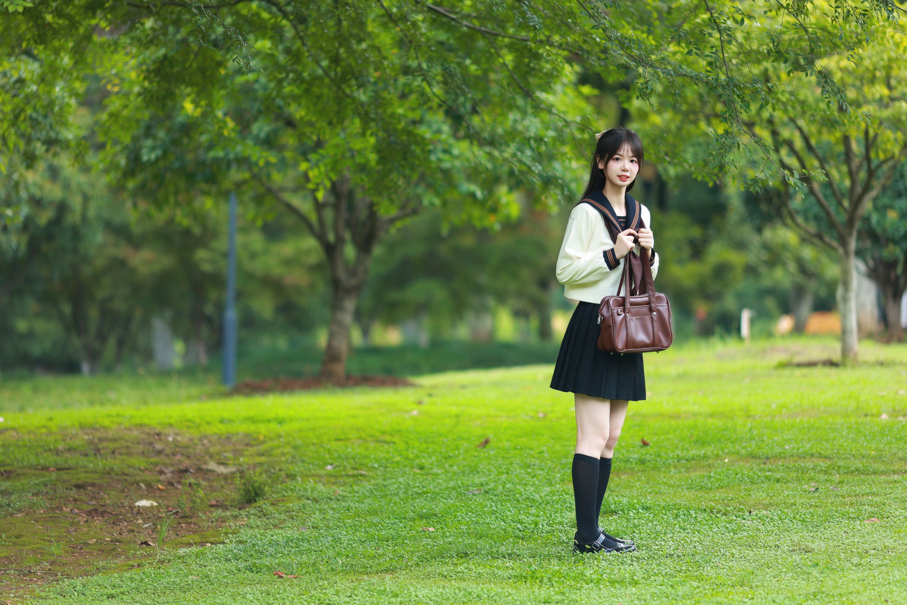 暮烟色CC – 《草地奔跑》[35P]