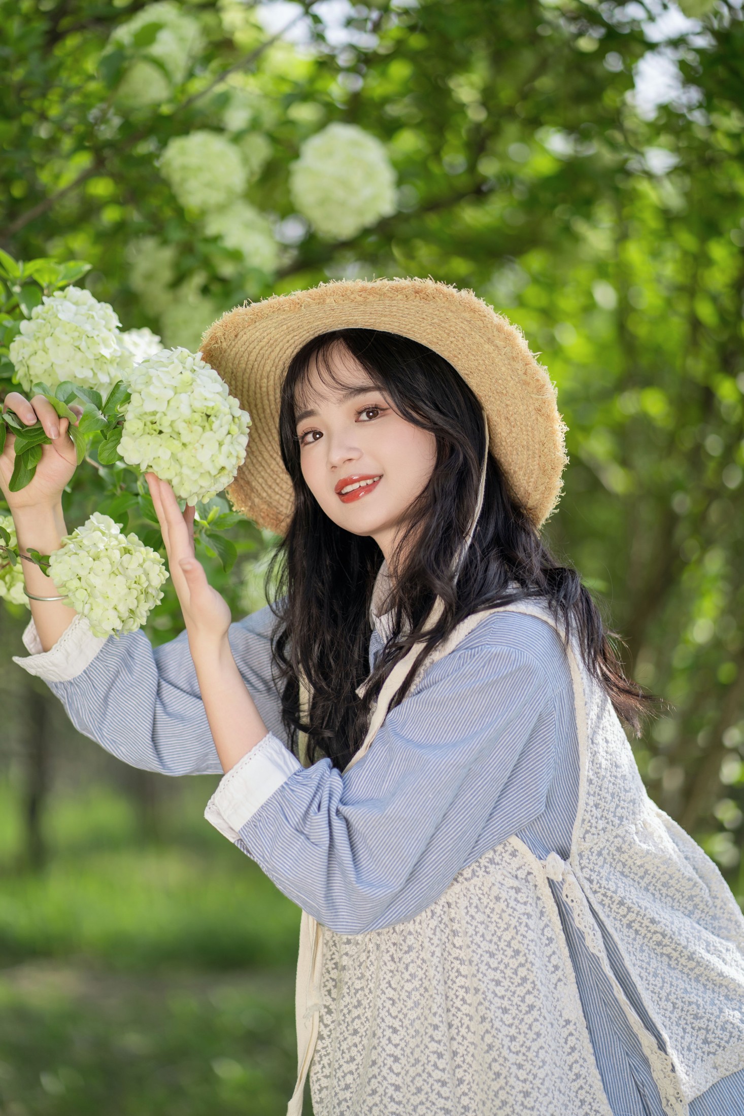 小欧O – 《春日无尽绿》[28P]