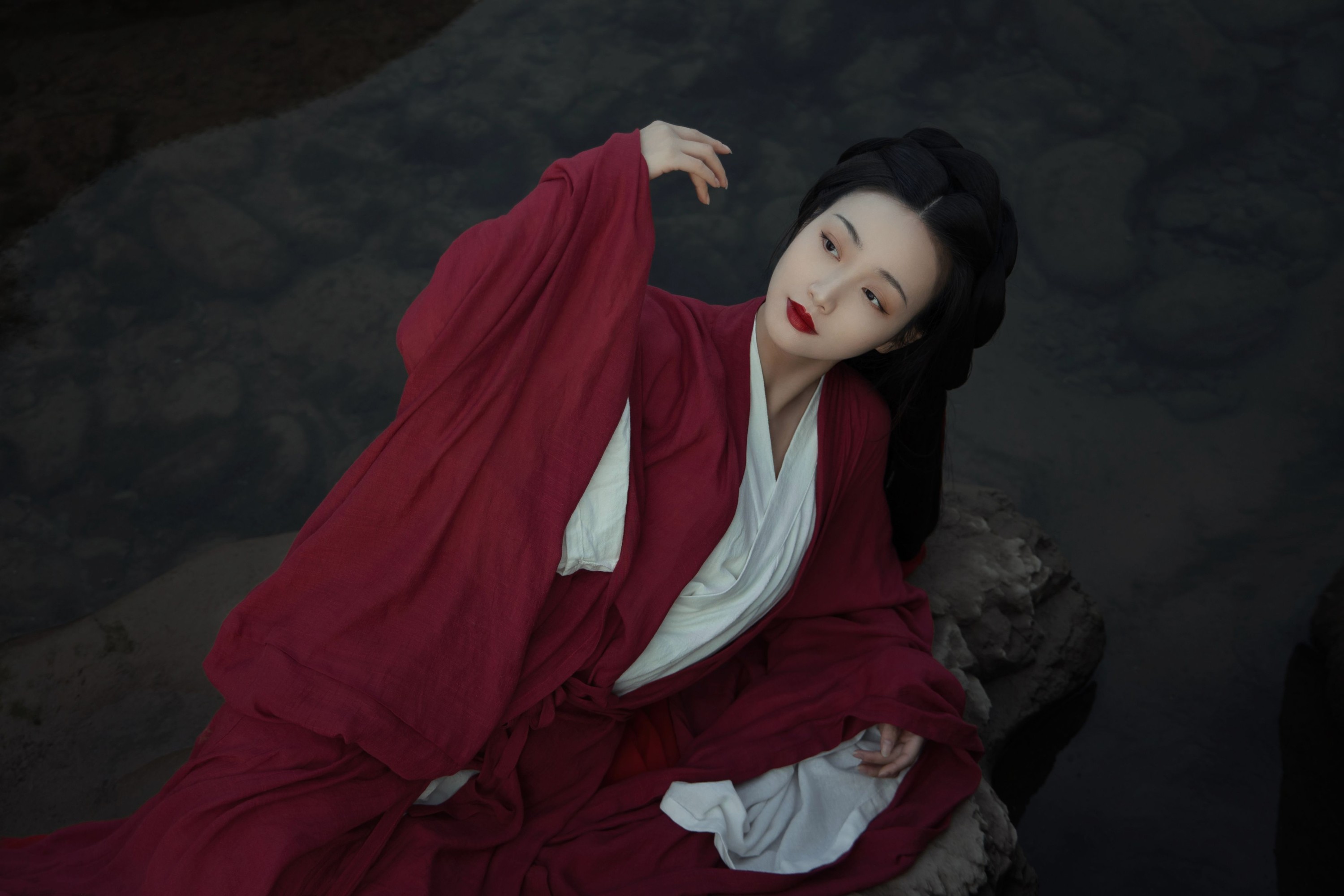 凌子兮 – 《踏莎行》[24P]