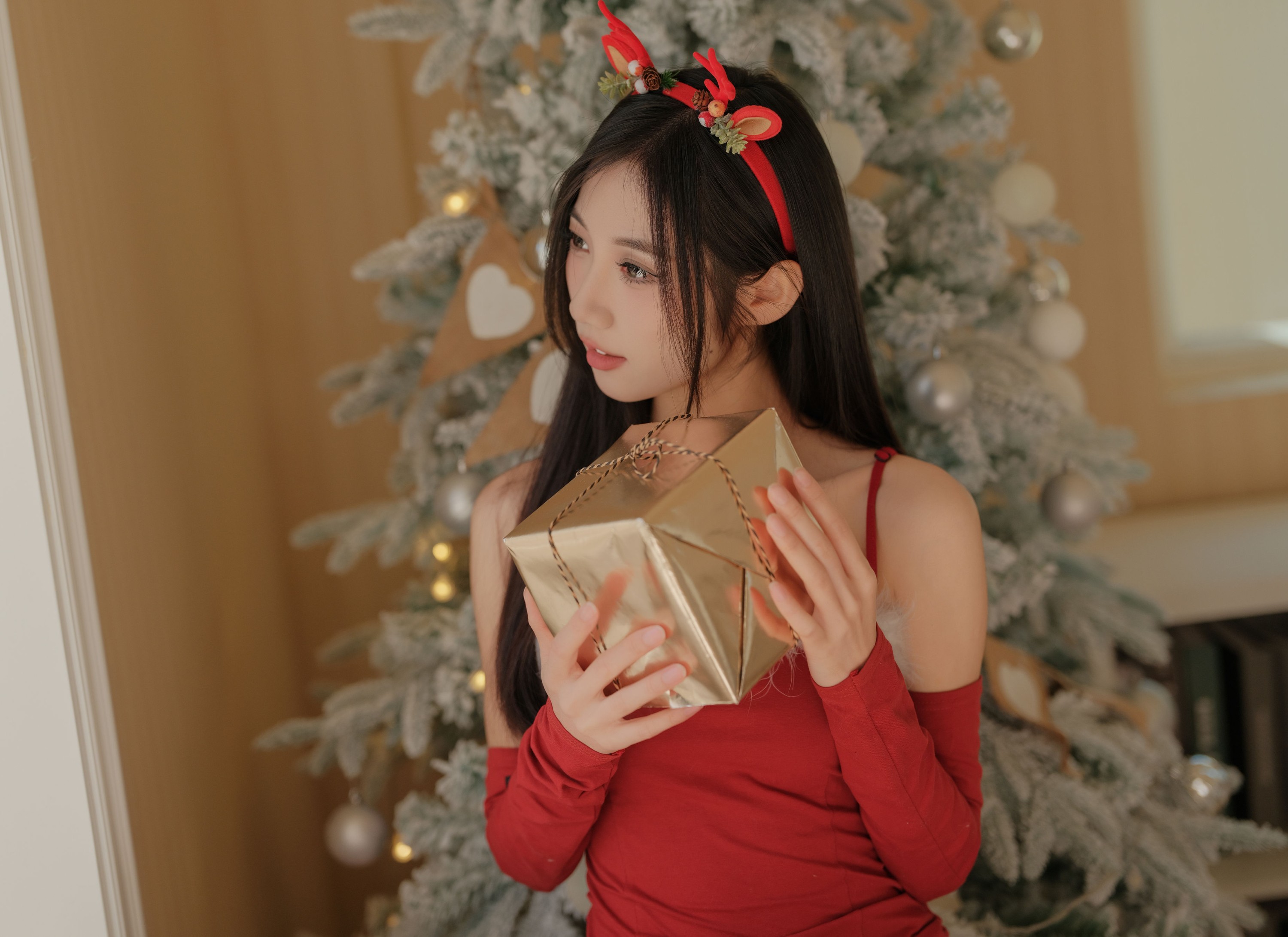 o1ne万 – 《圣诞女孩》[29P]