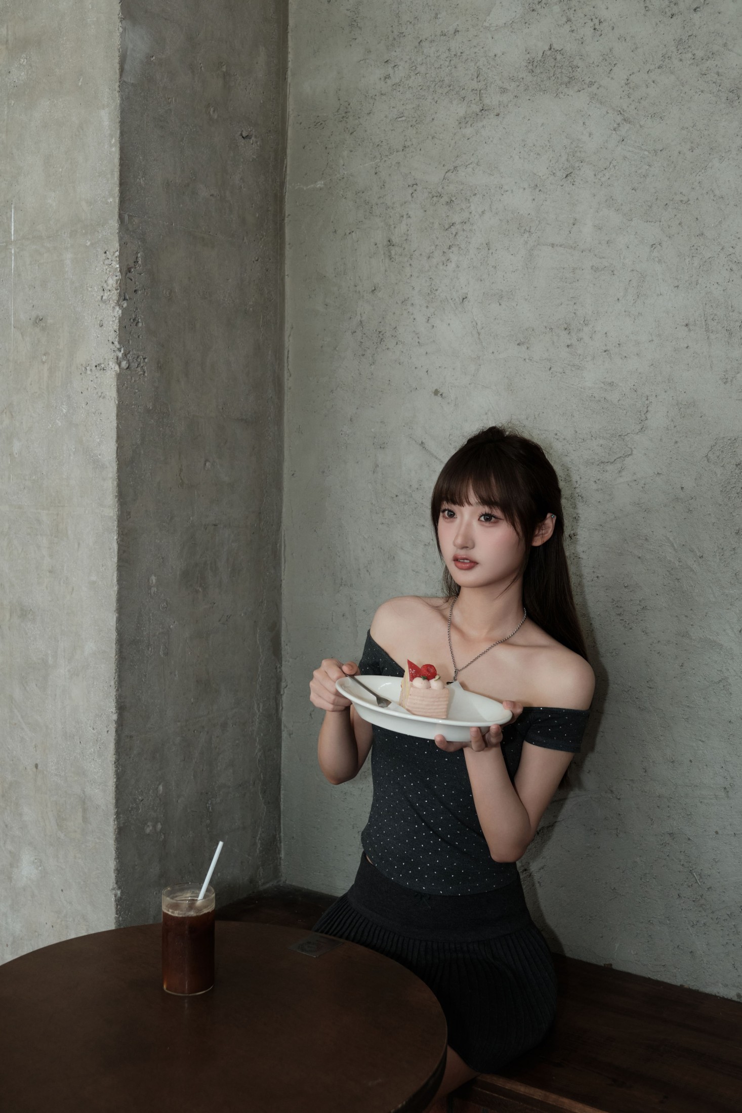 陈年小九 – 《面包女孩》[33P]