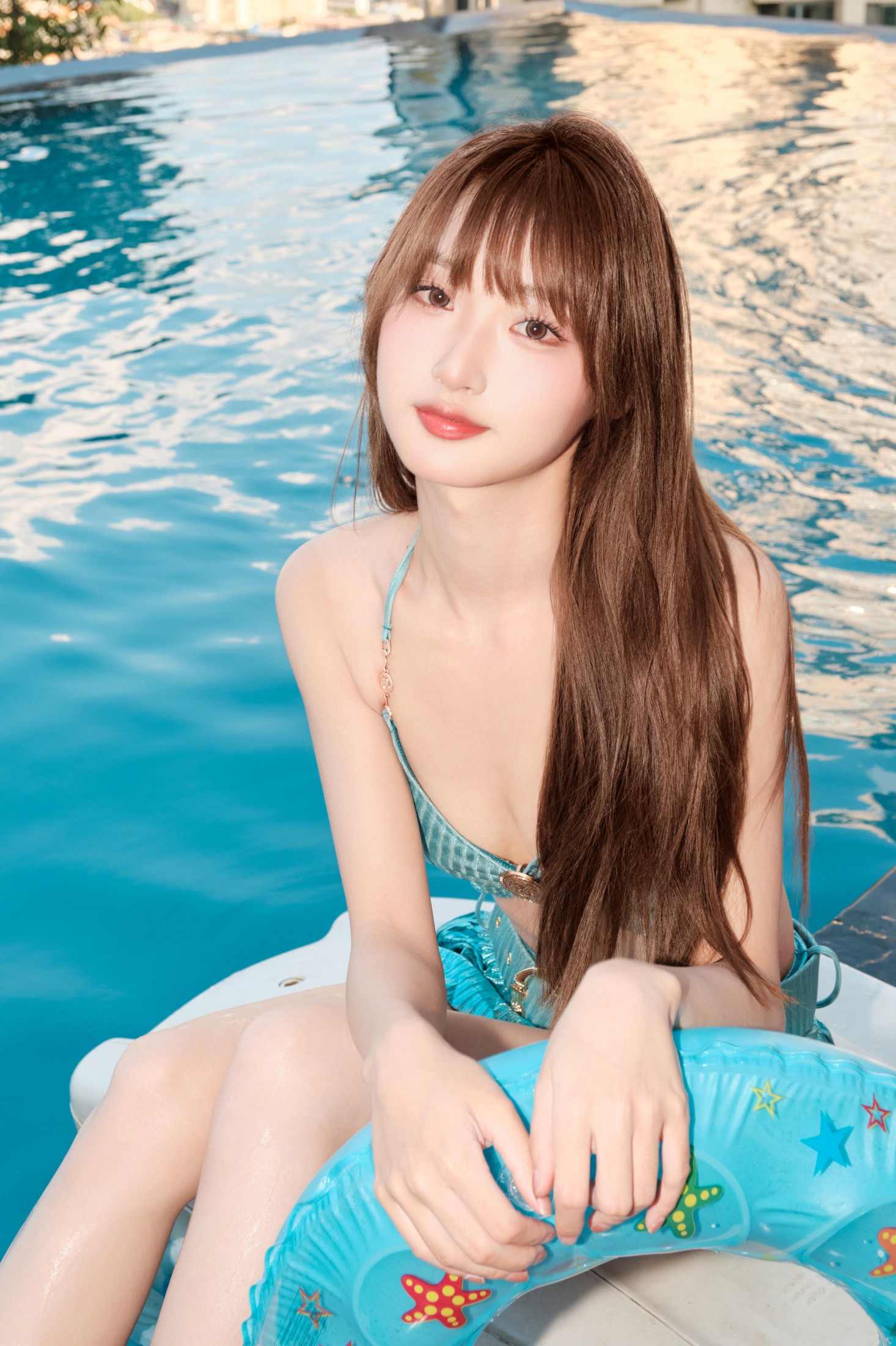 陈年小九 – 《泳池少女》[33P]