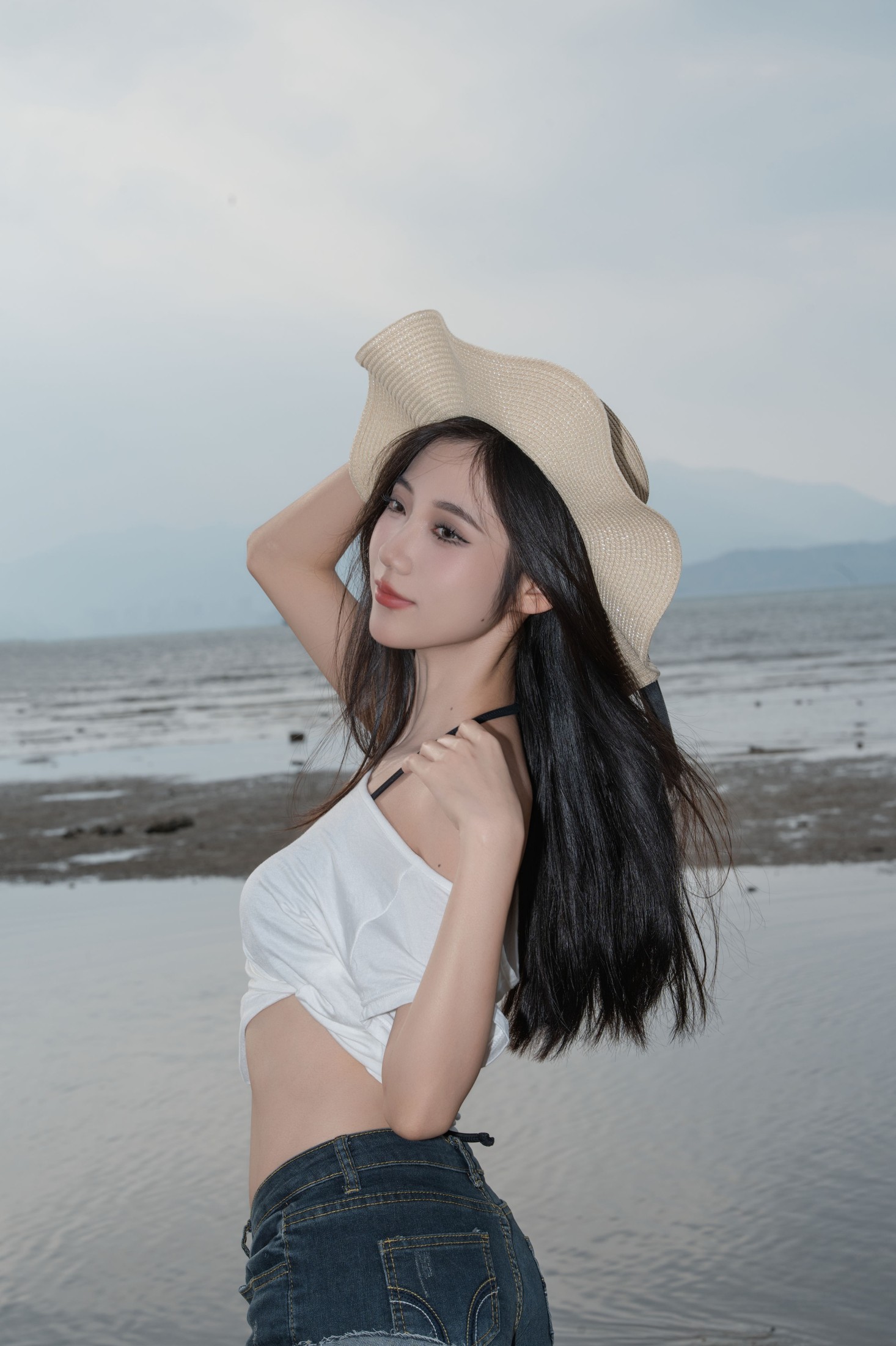 o1ne万 – 《海岸绮梦》[22P]